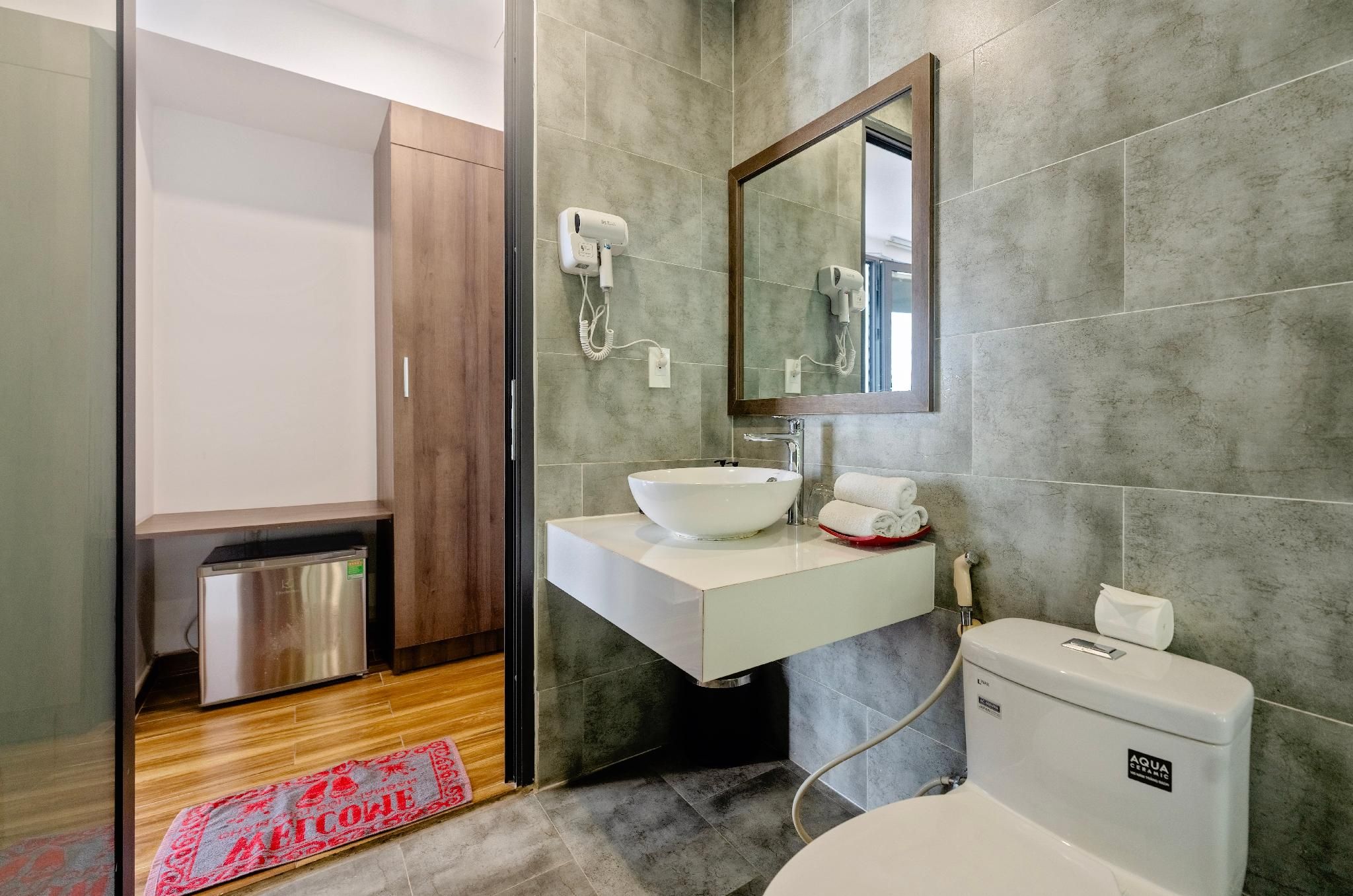 Deluxe Triple Pool View