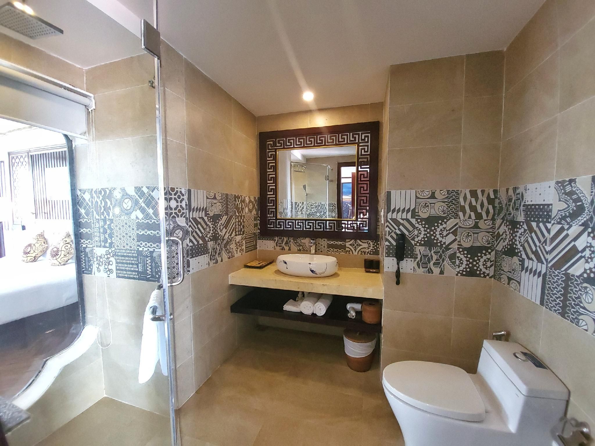 Deluxe Suite with Balcony