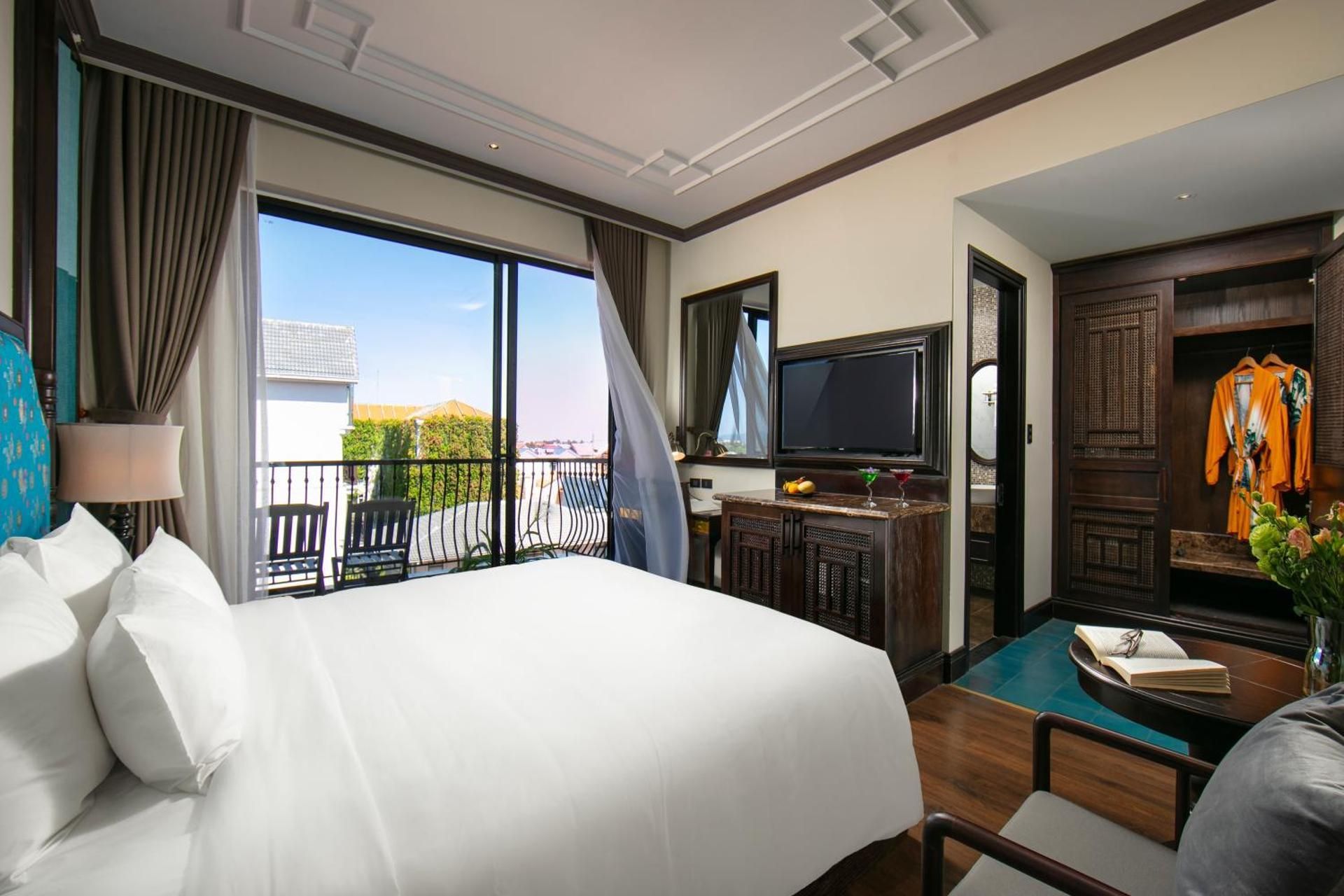 King Room with Balcony