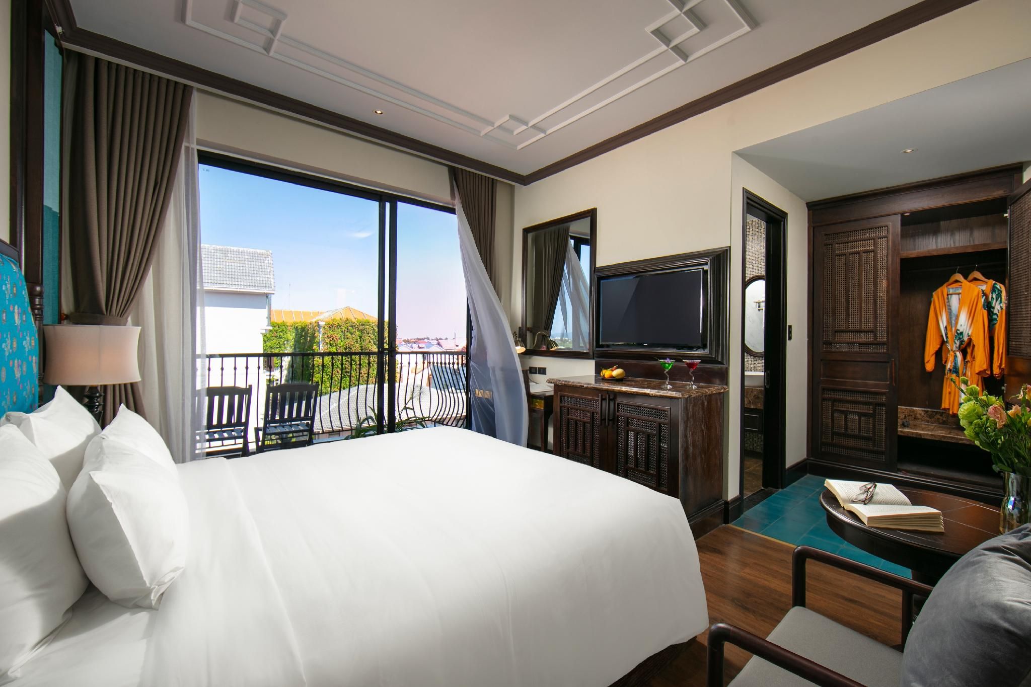 Executive Room with King Bed and Balcony