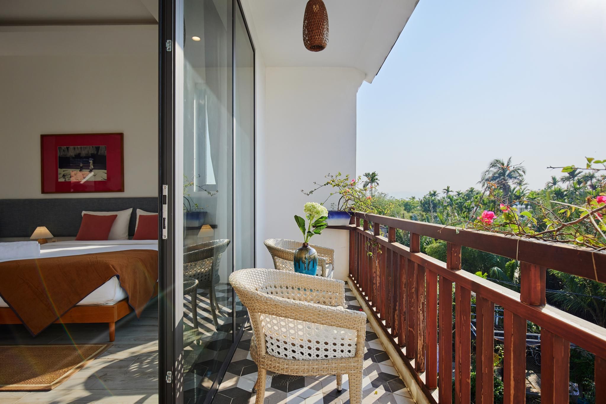 Deluxe Triple Pool View