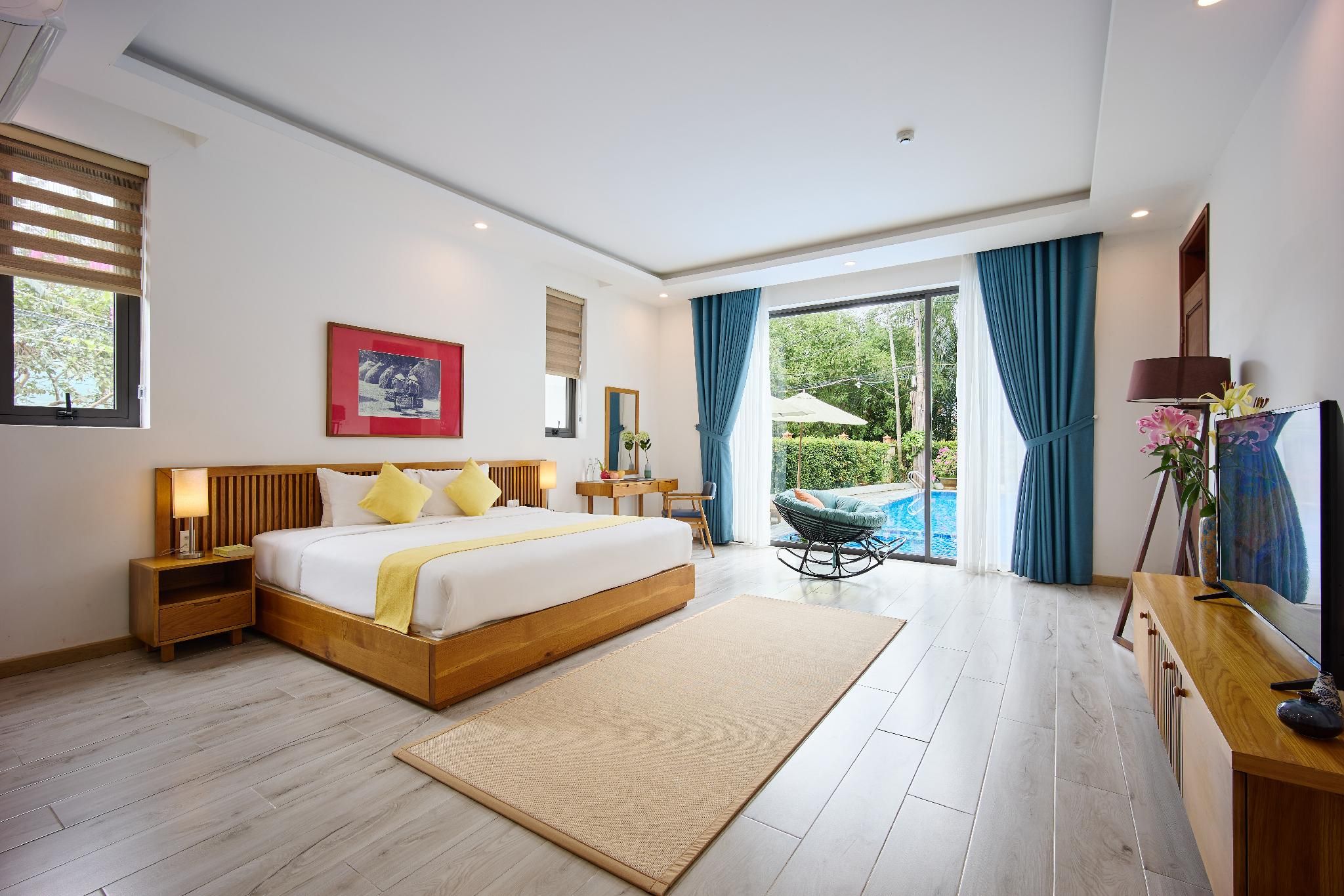 Suite Pool View