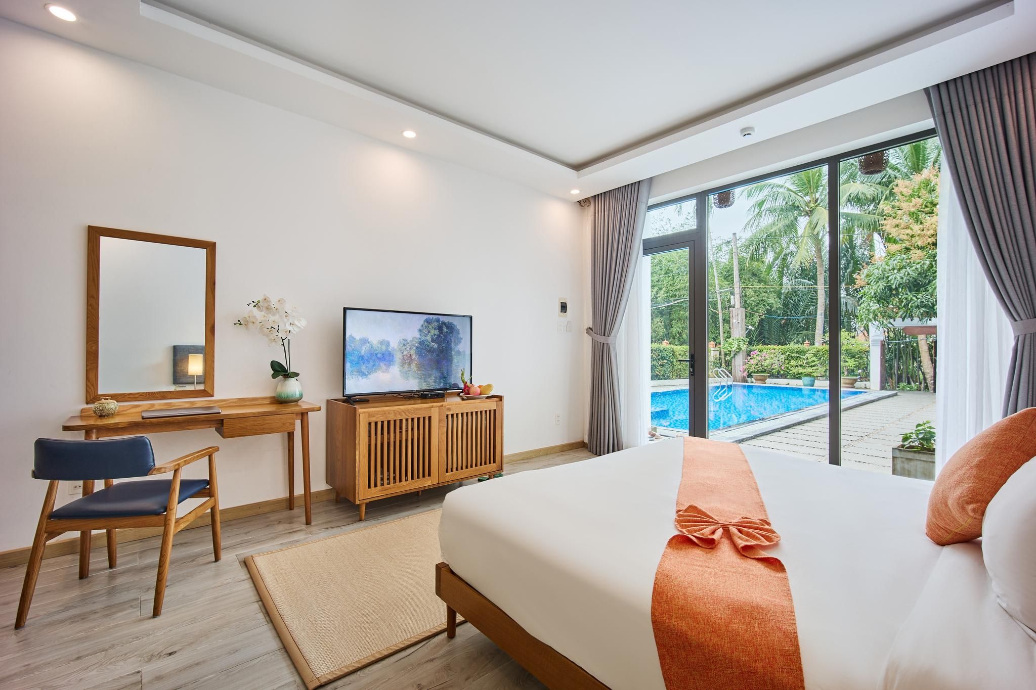 Deluxe King Garden View