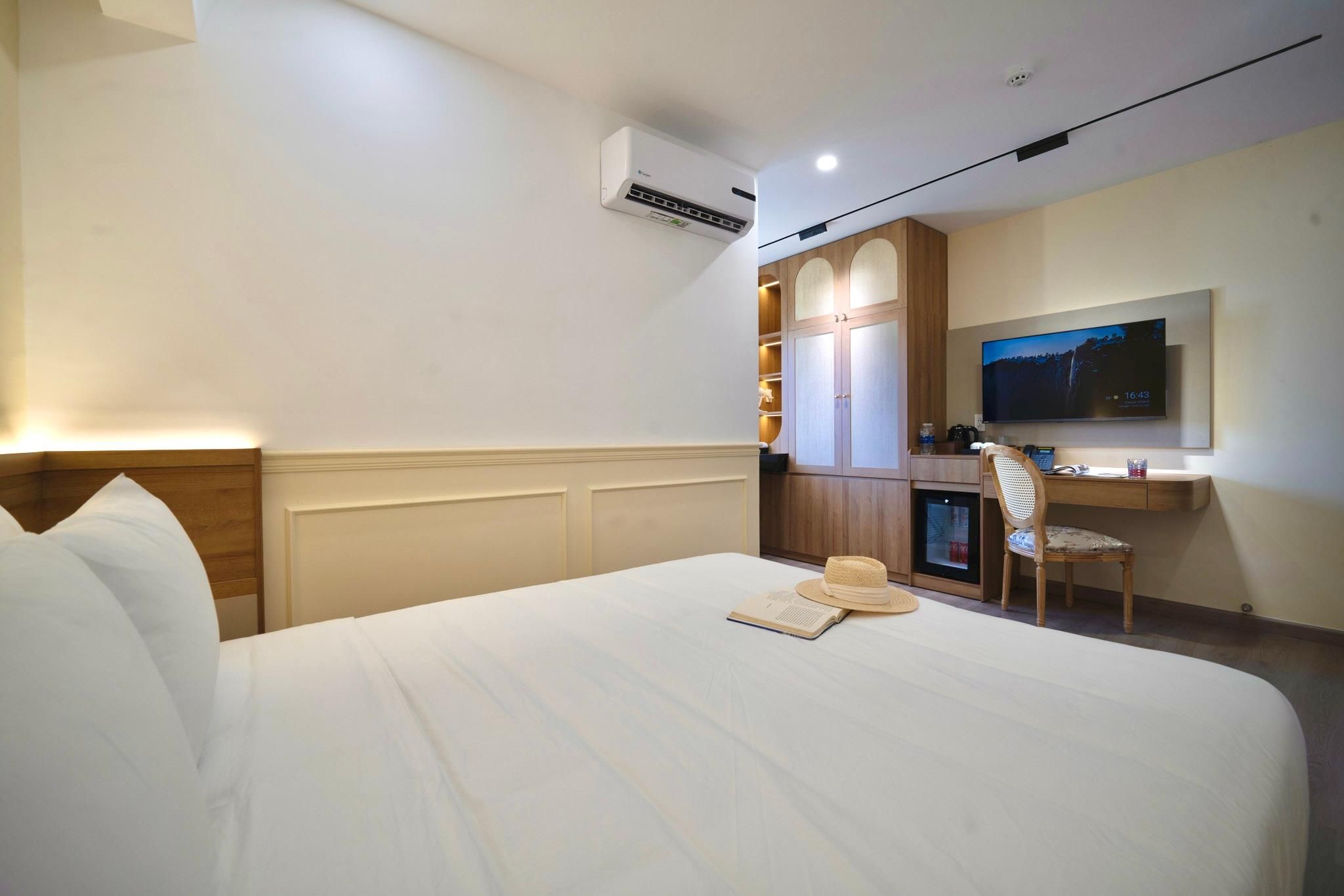 Superior Queen Bed