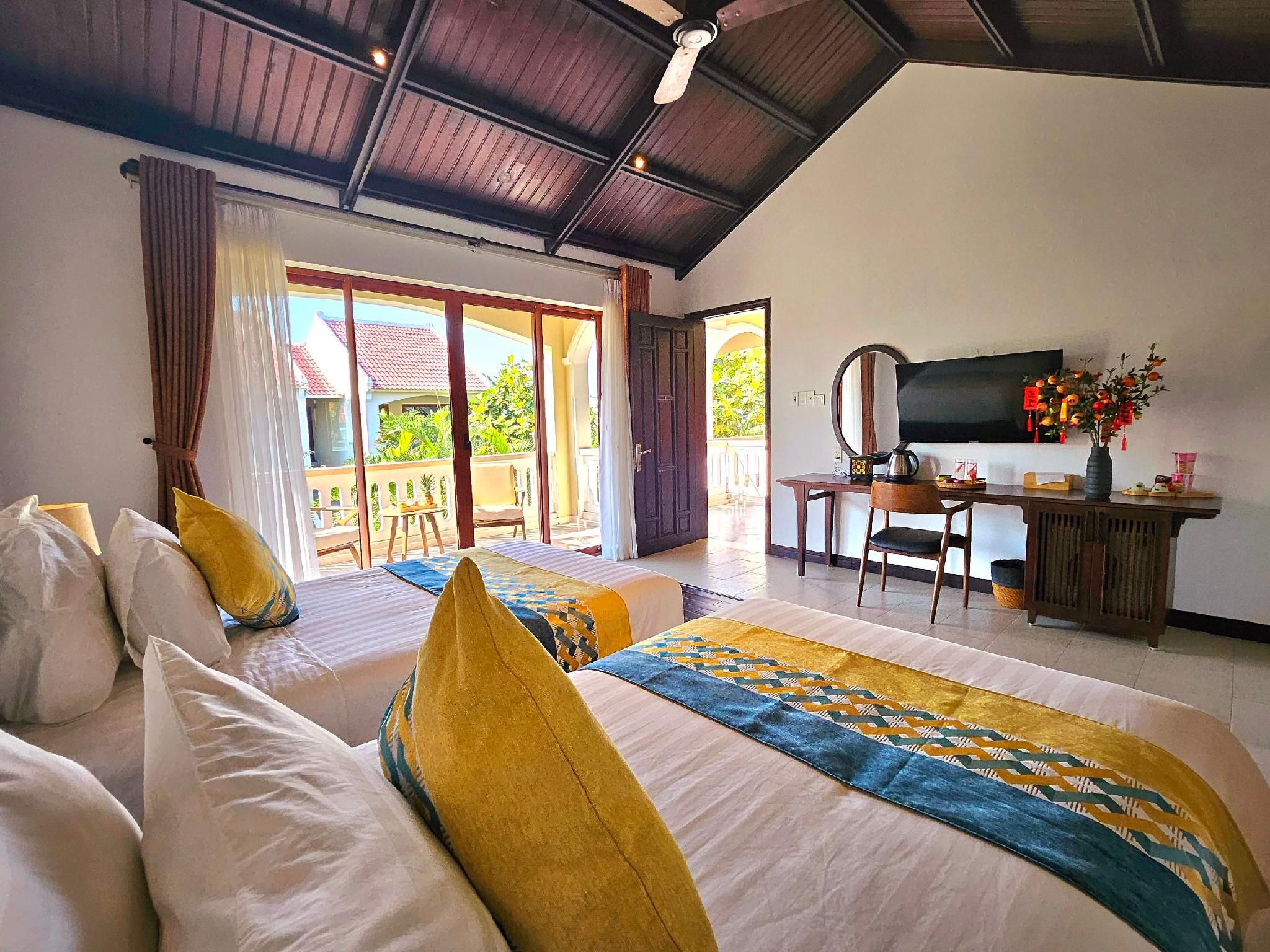 Deluxe Twin Room with Balcony