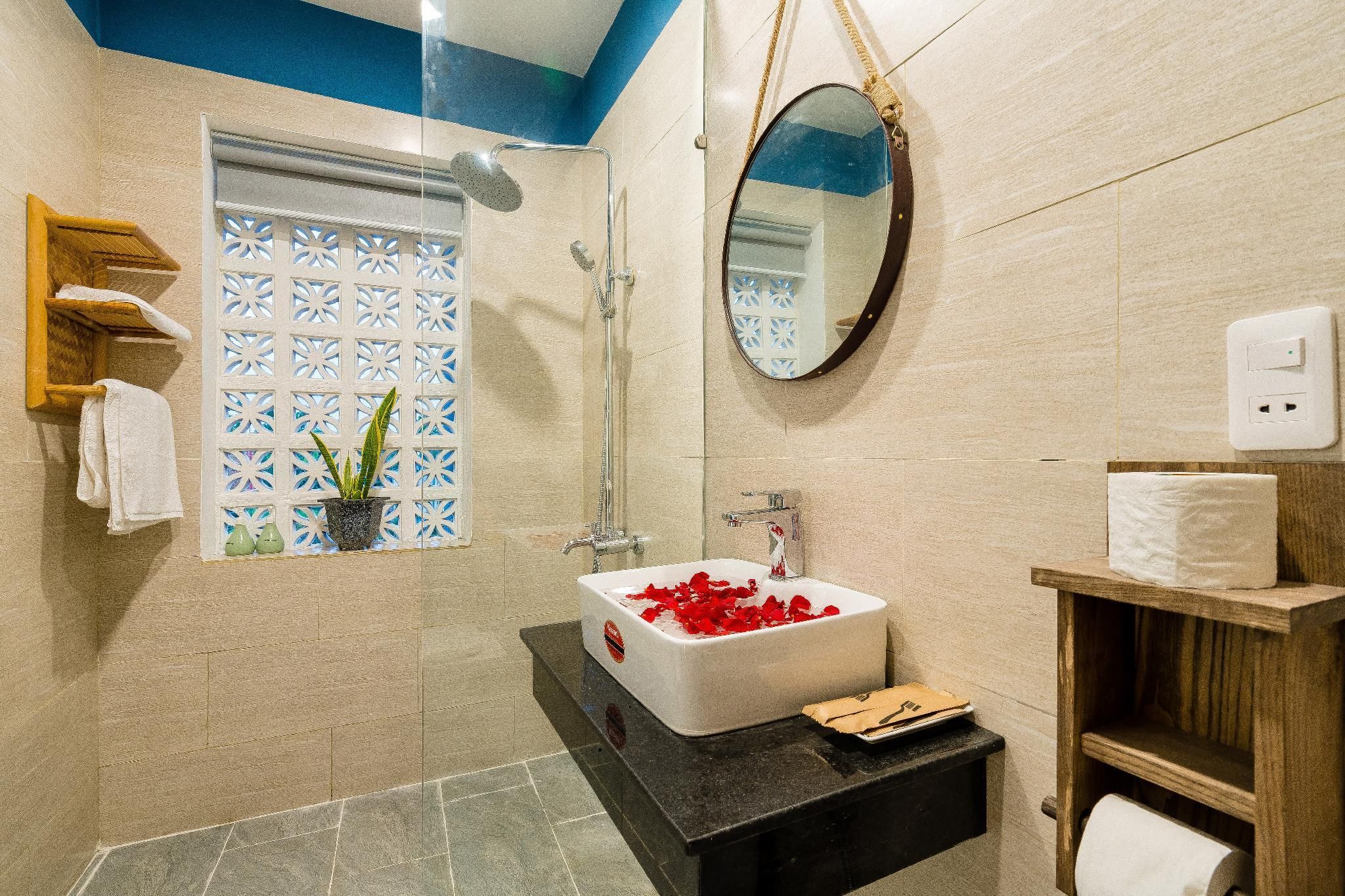 5 Coconut Homestay Deluxe Double or Twin Room with Window 2