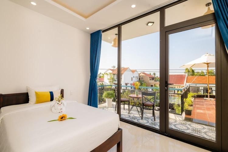 Deluxe Family Room with Pool View