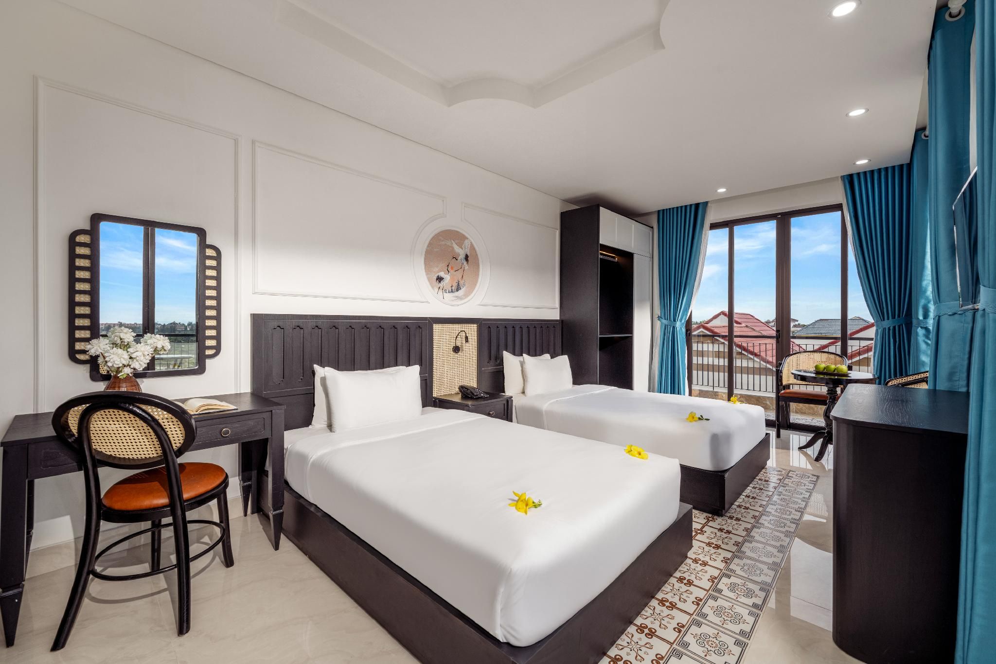 Superior Twin Pool View