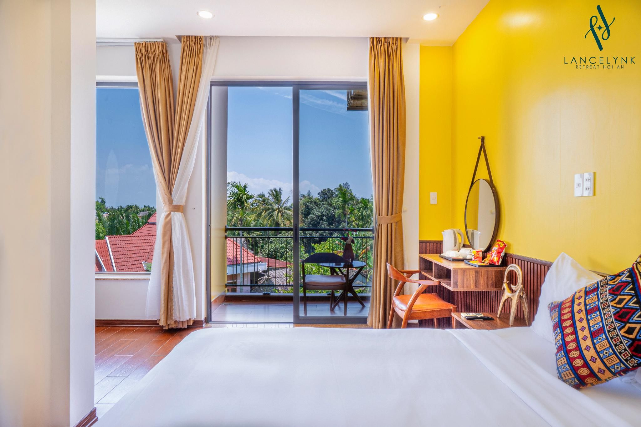 Superior Room with Balcony