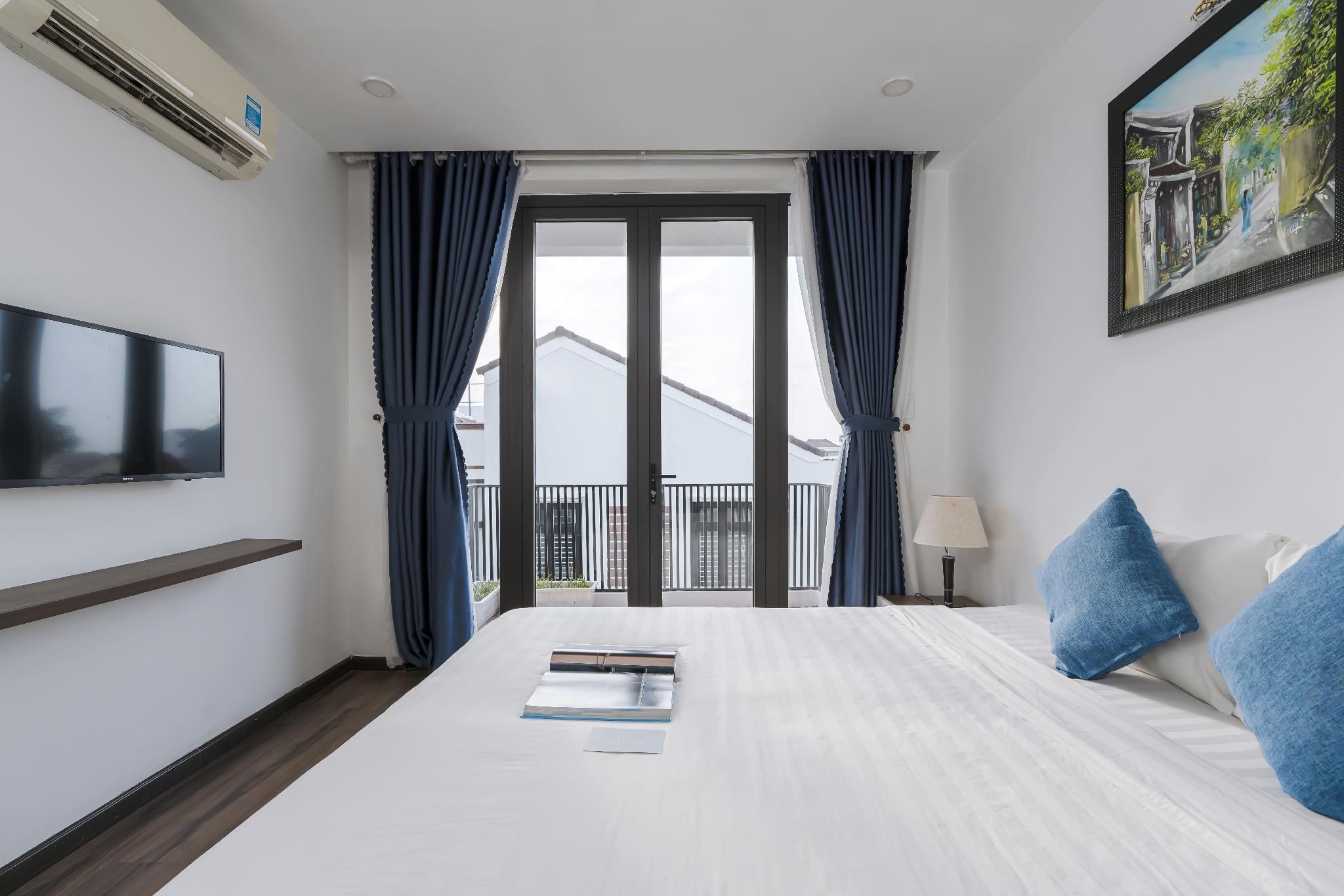 Deluxe Pool View Room