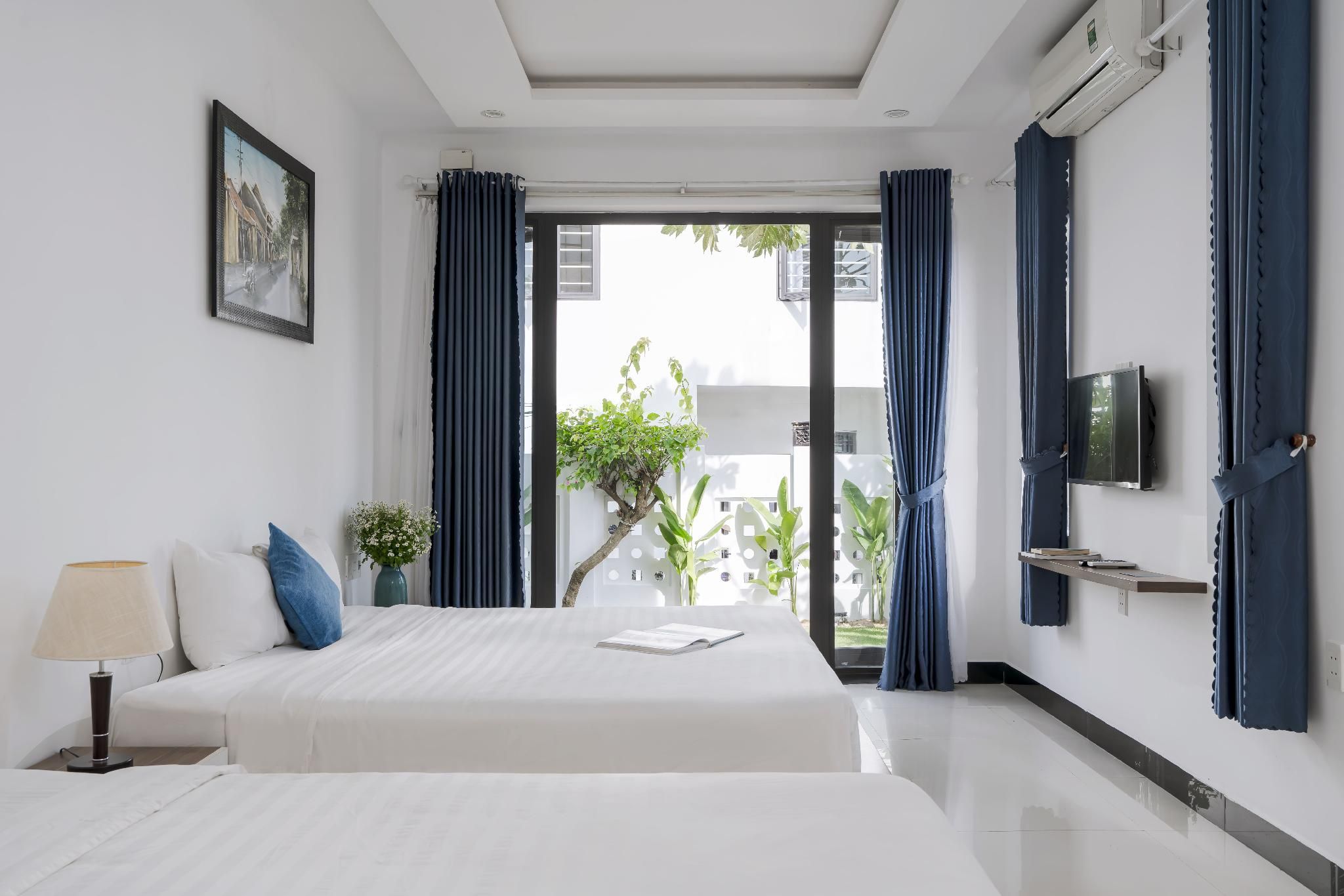 Sunora Villa Hoi An Family Room Pool Side