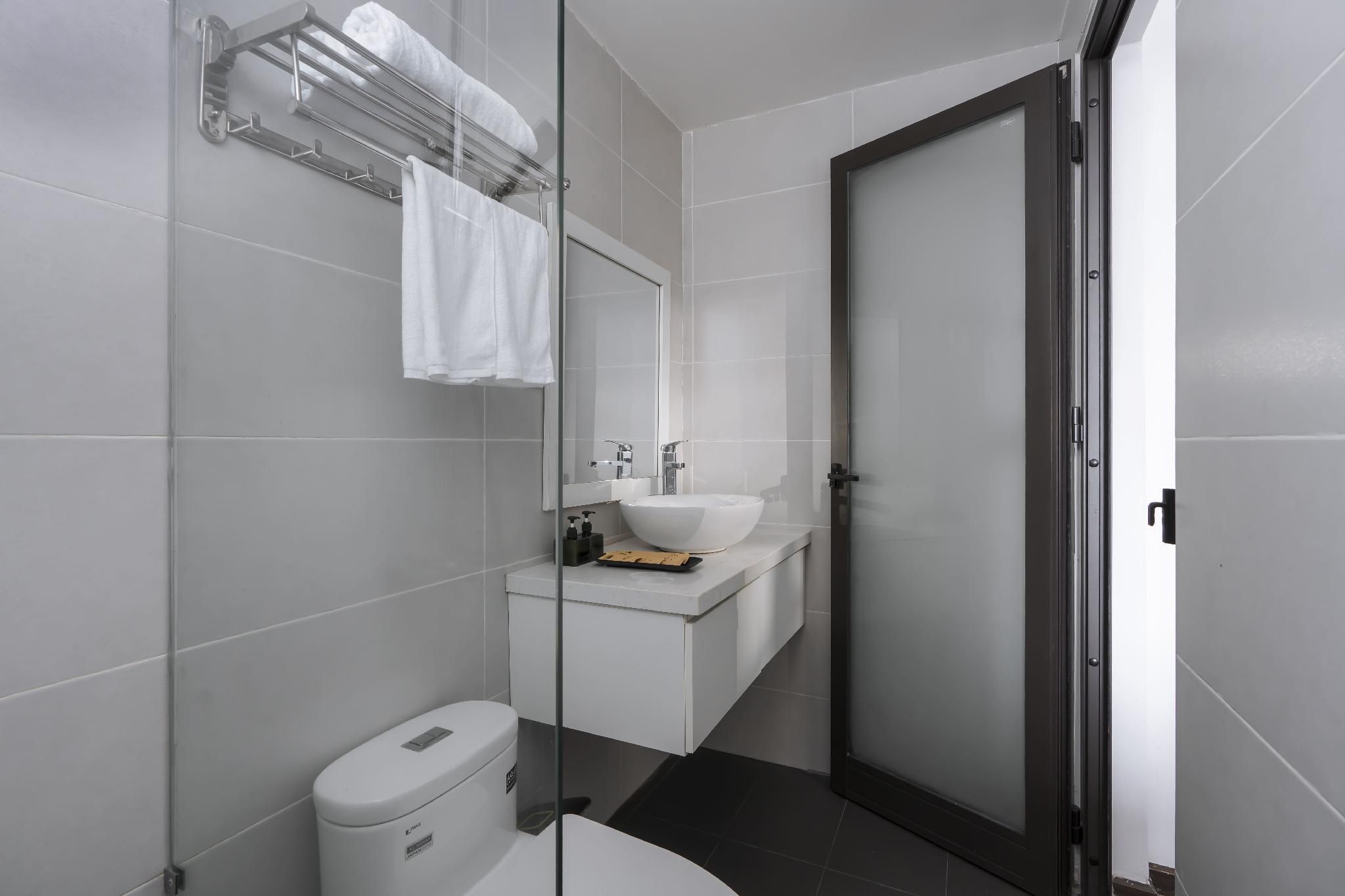 Deluxe Pool View Room