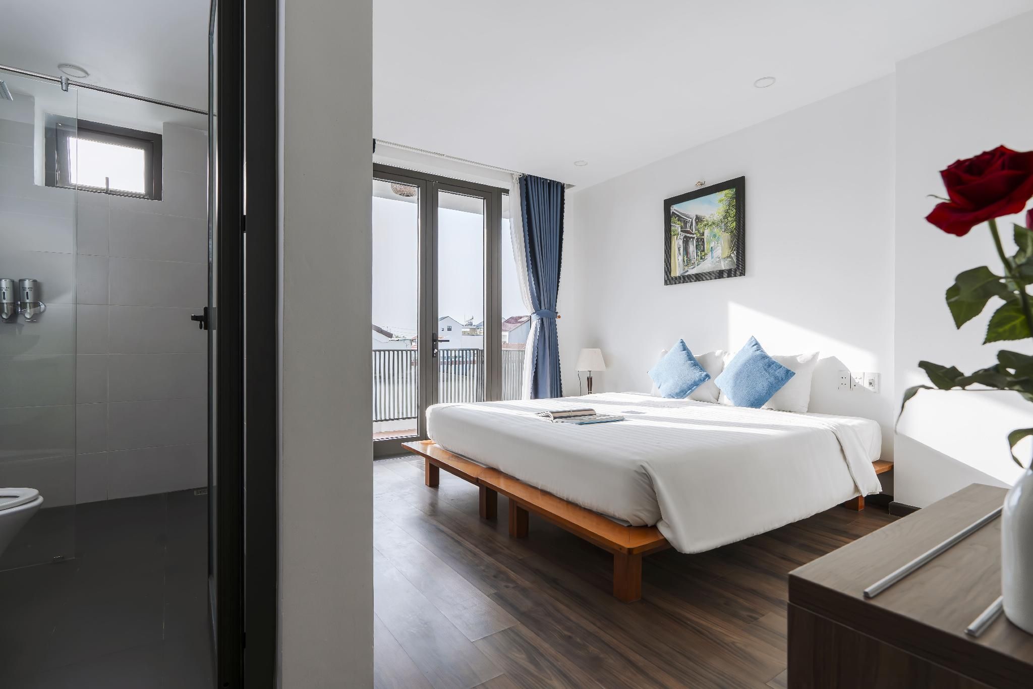 Deluxe Pool View Room