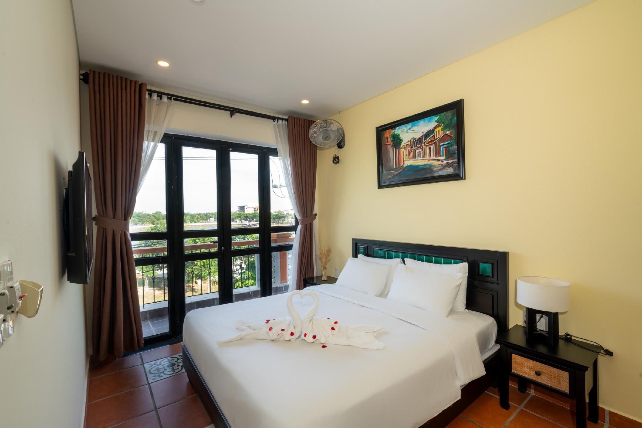 Deluxe Queen with Balcony