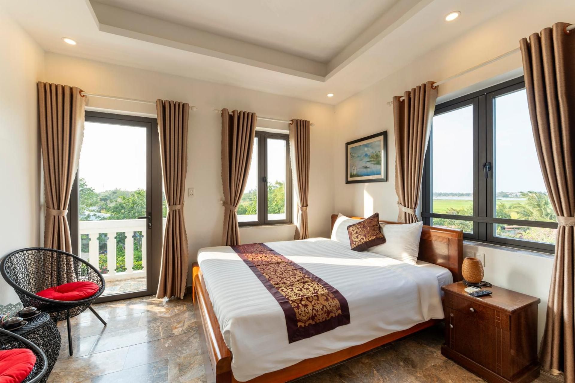 Queen Room with Balcony