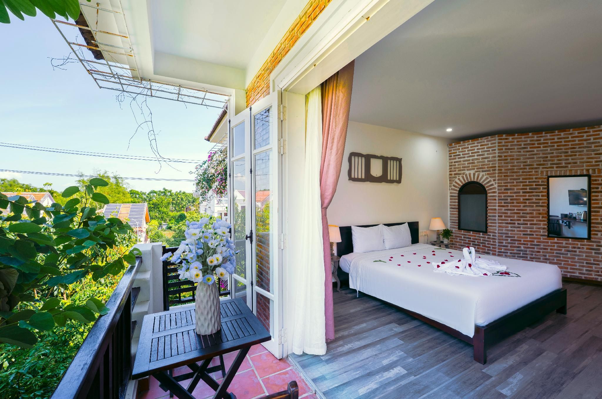 Deluxe Garden Room