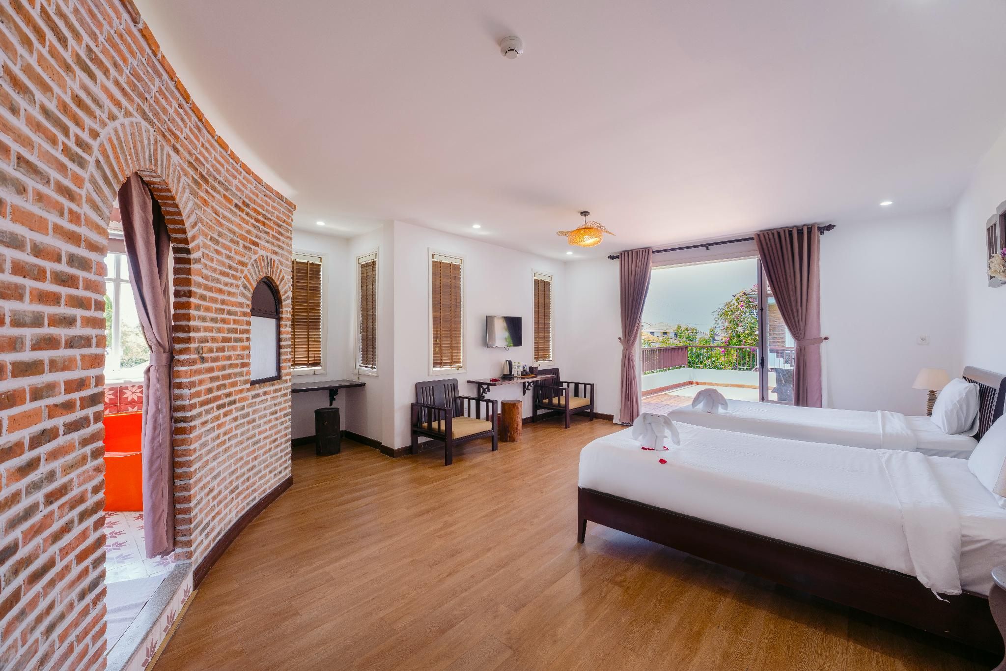 Family Connecting Rooms with Balcony