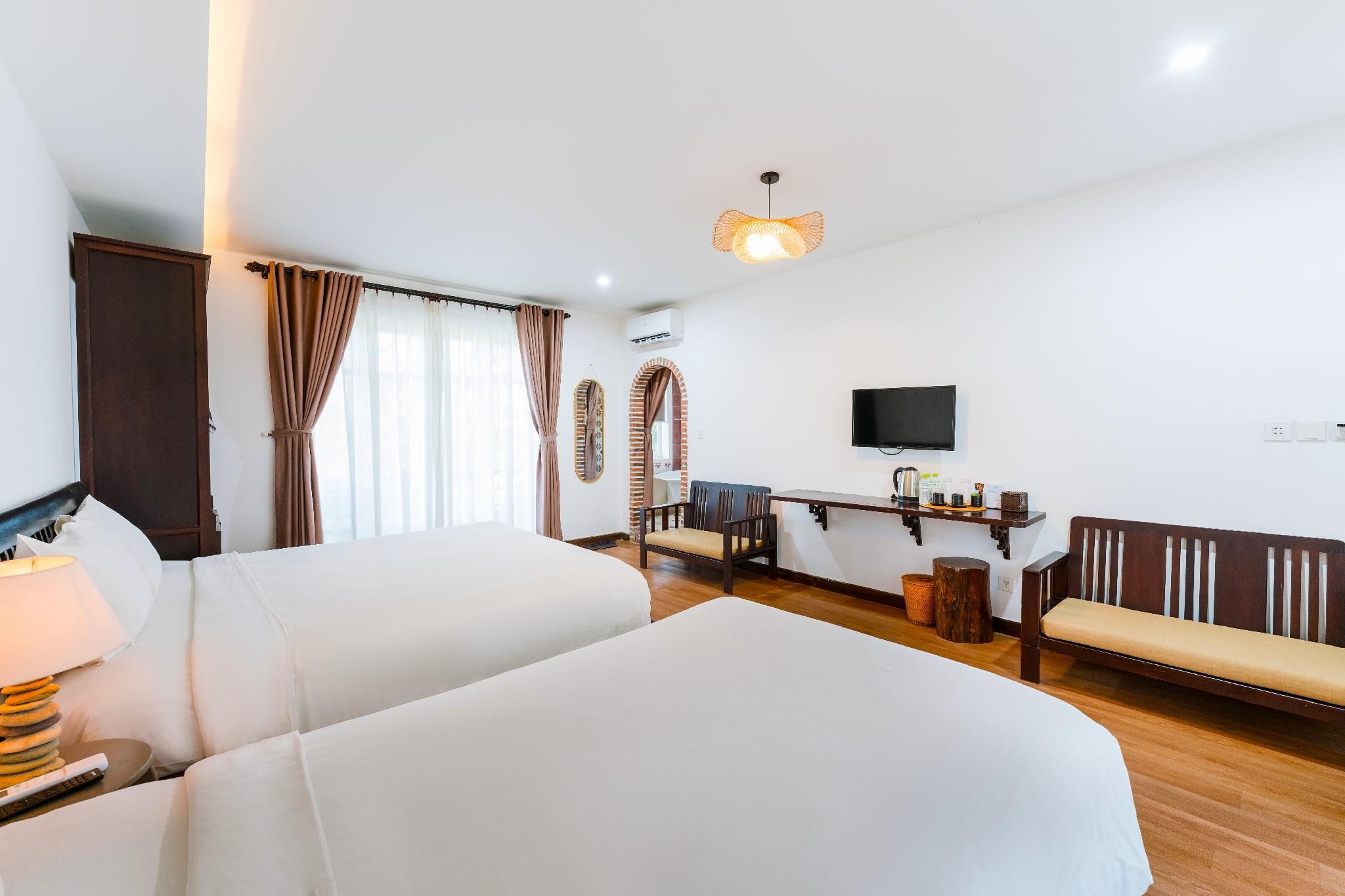 Deluxe Triple City View Room
