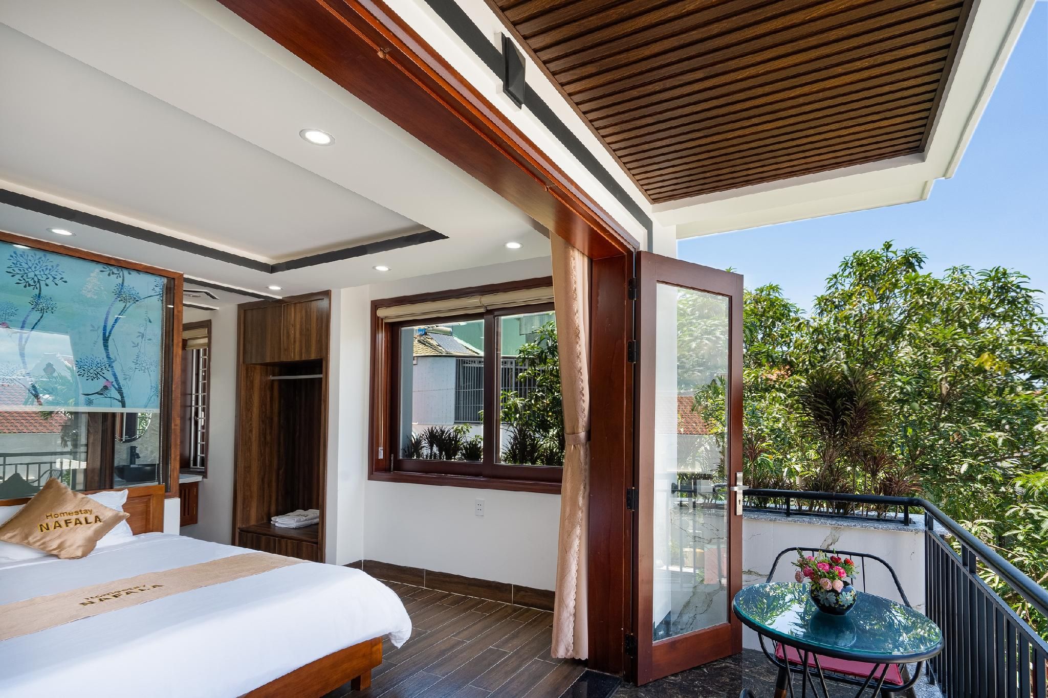 NaFaLa Homestay Pool View Room with Balcony