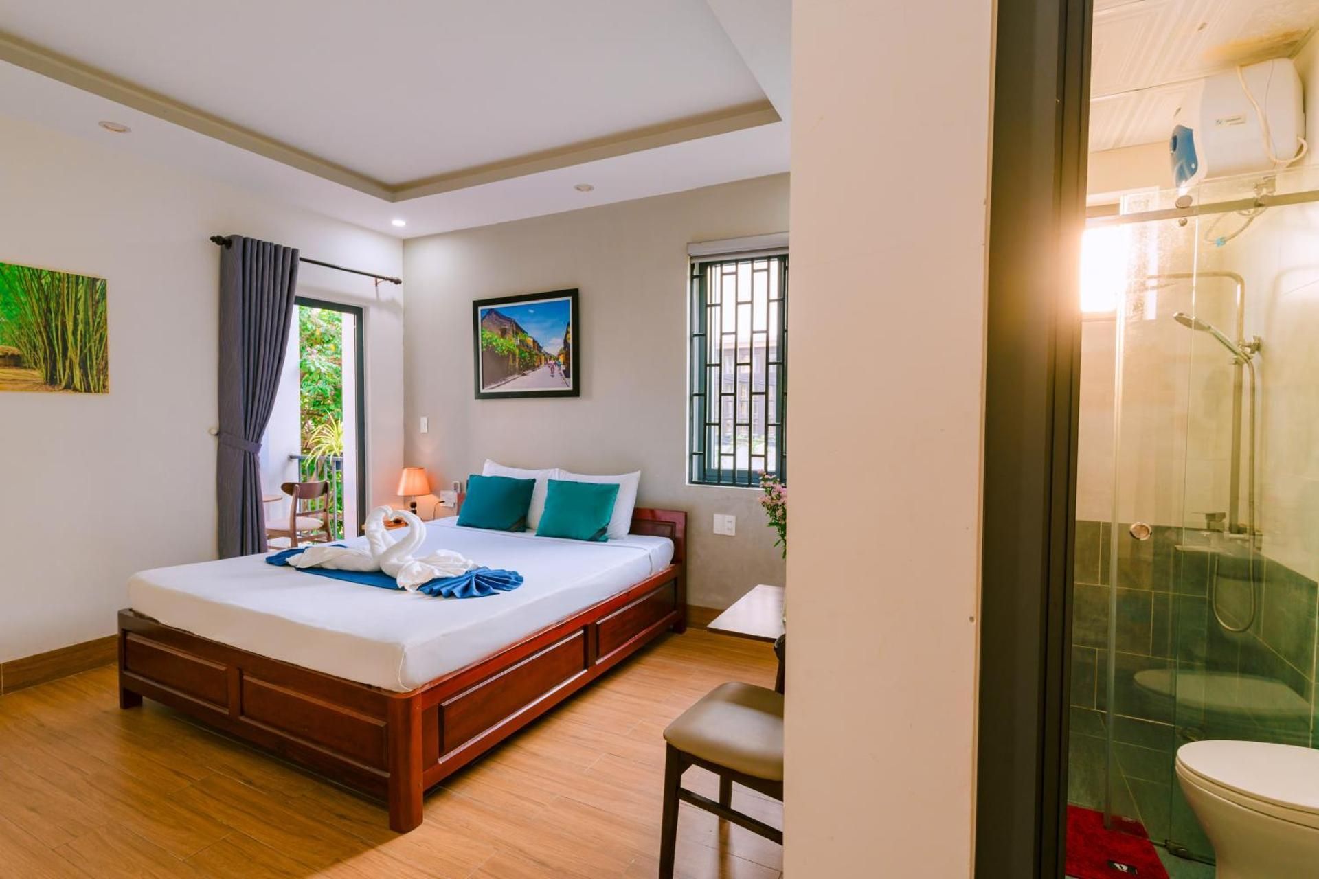 Vinh Khang Homestay Double or Twin Room with Balcony