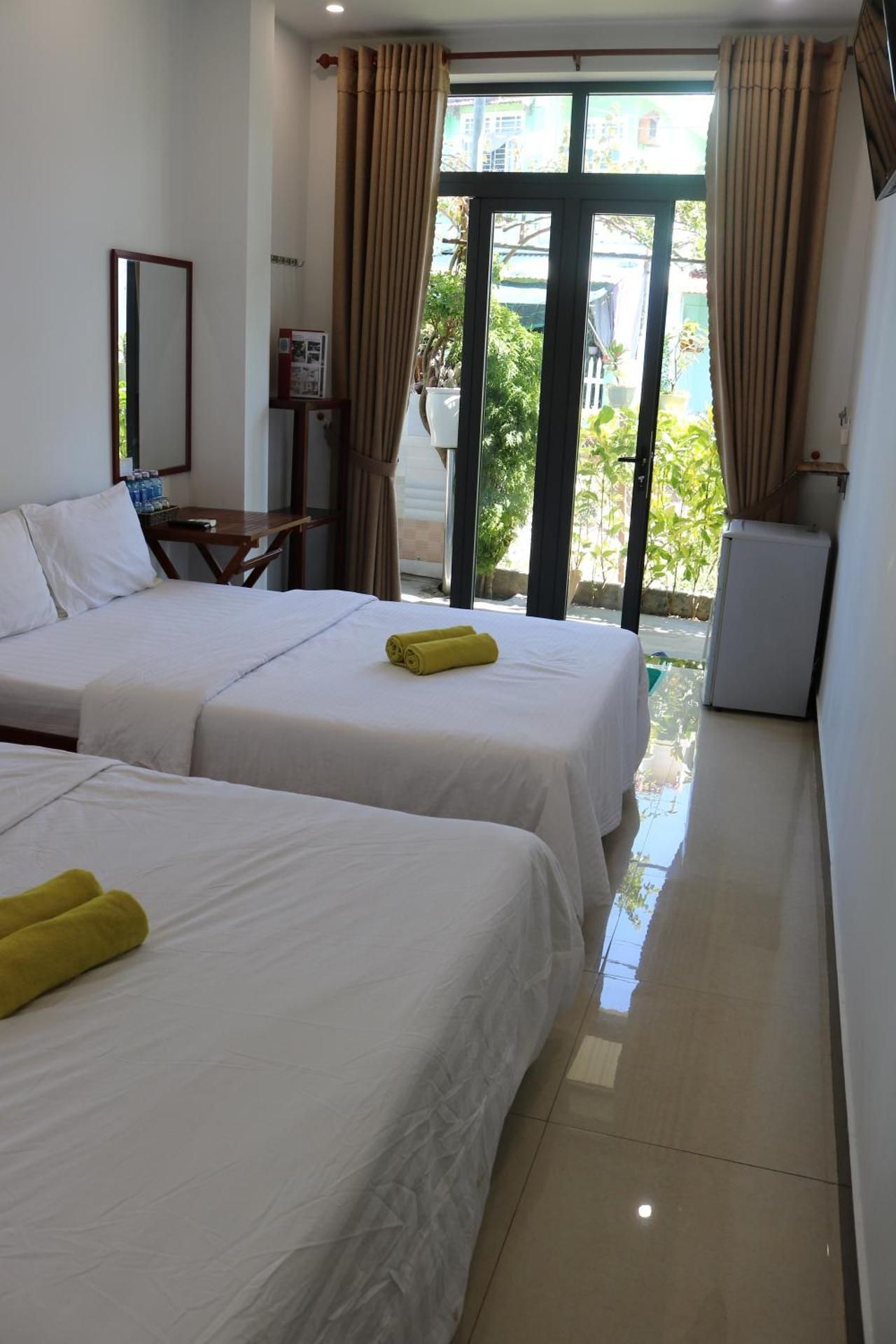 Green Garden House Family Room