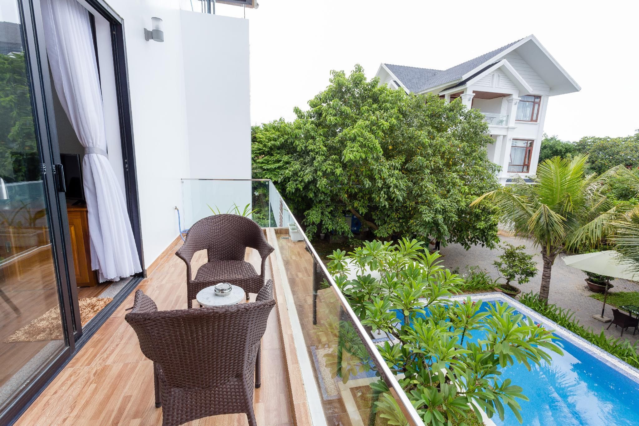 Deluxe Double Pool View