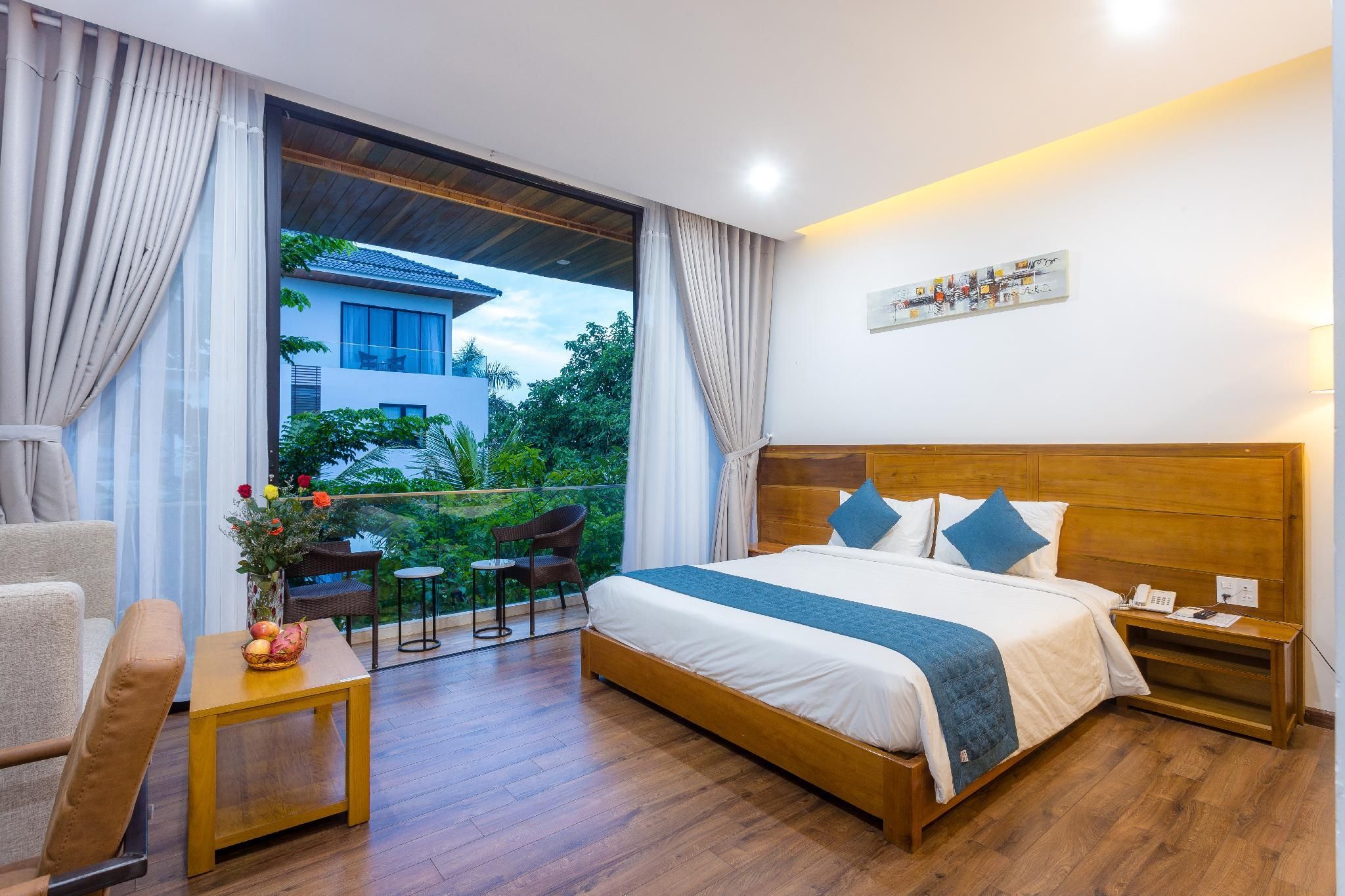 Deluxe Double Pool View