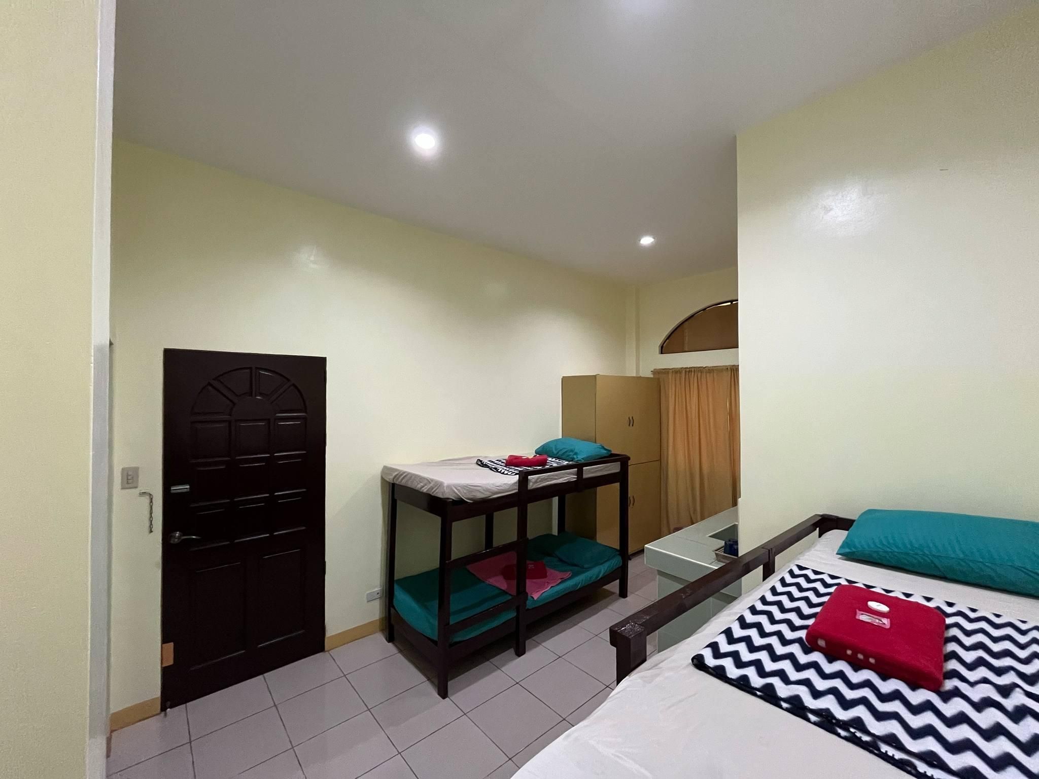 ROYALE HOMETEL