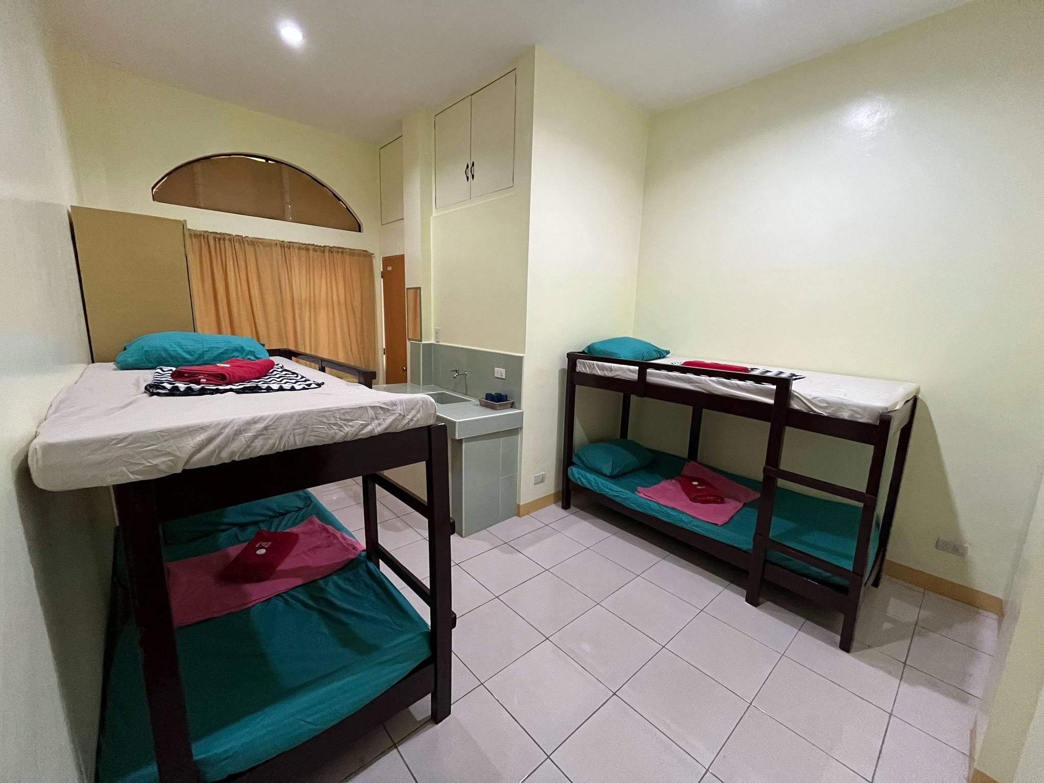 ROYALE HOMETEL