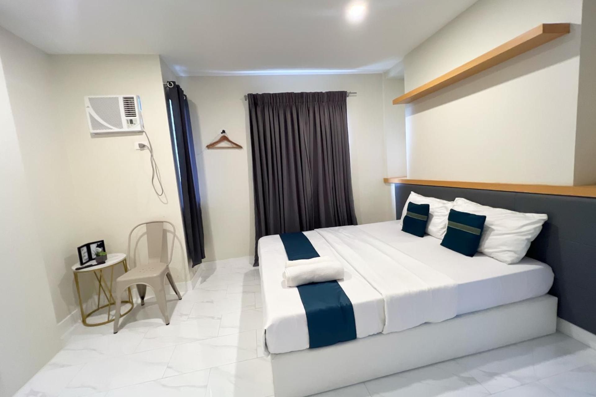 717 Residences Iloilo Double or Twin Room with Balcony