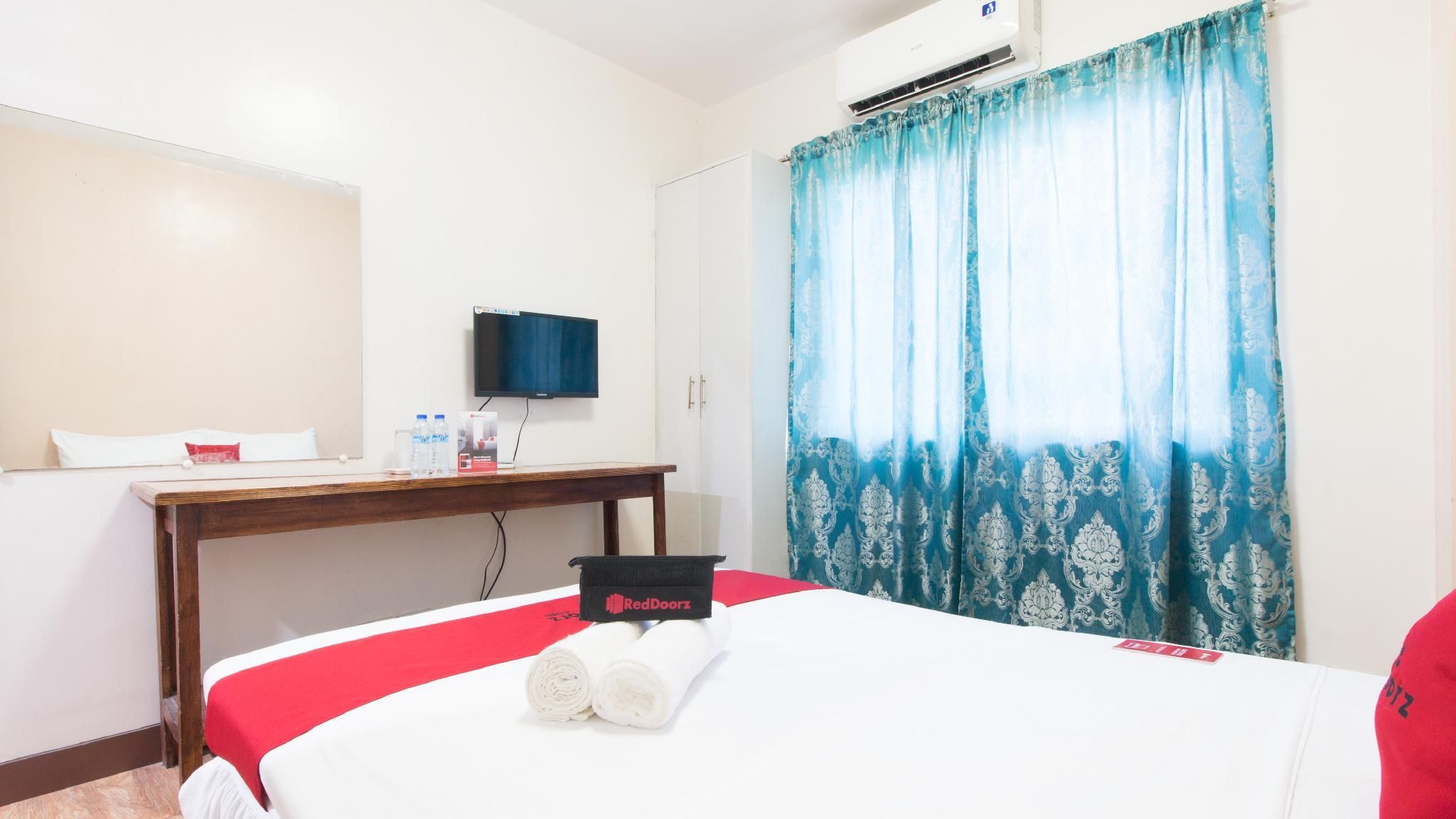 RedDoorz Room
