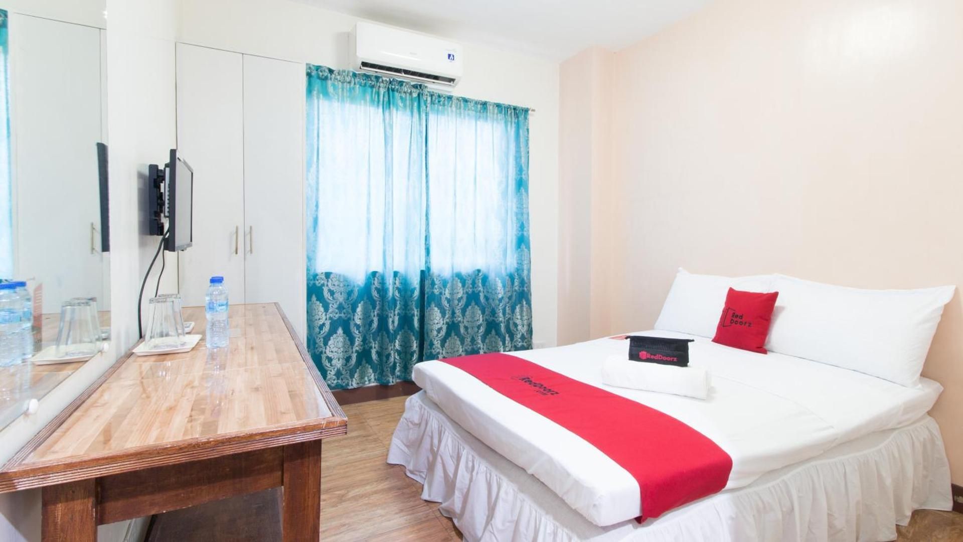 RedDoorz Room