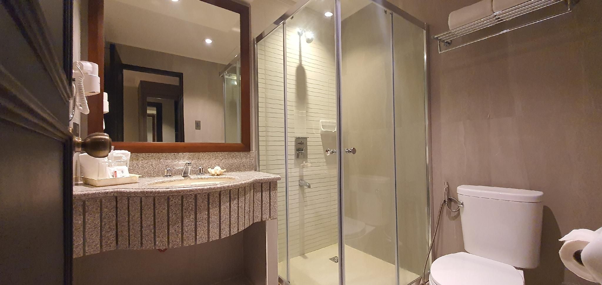 Mo2 Westown Hotel and Resort Deluxe 3