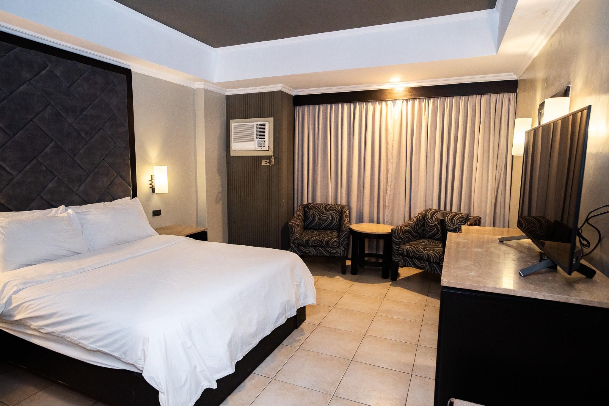 Mo2 Westown Hotel and Resort Deluxe 2