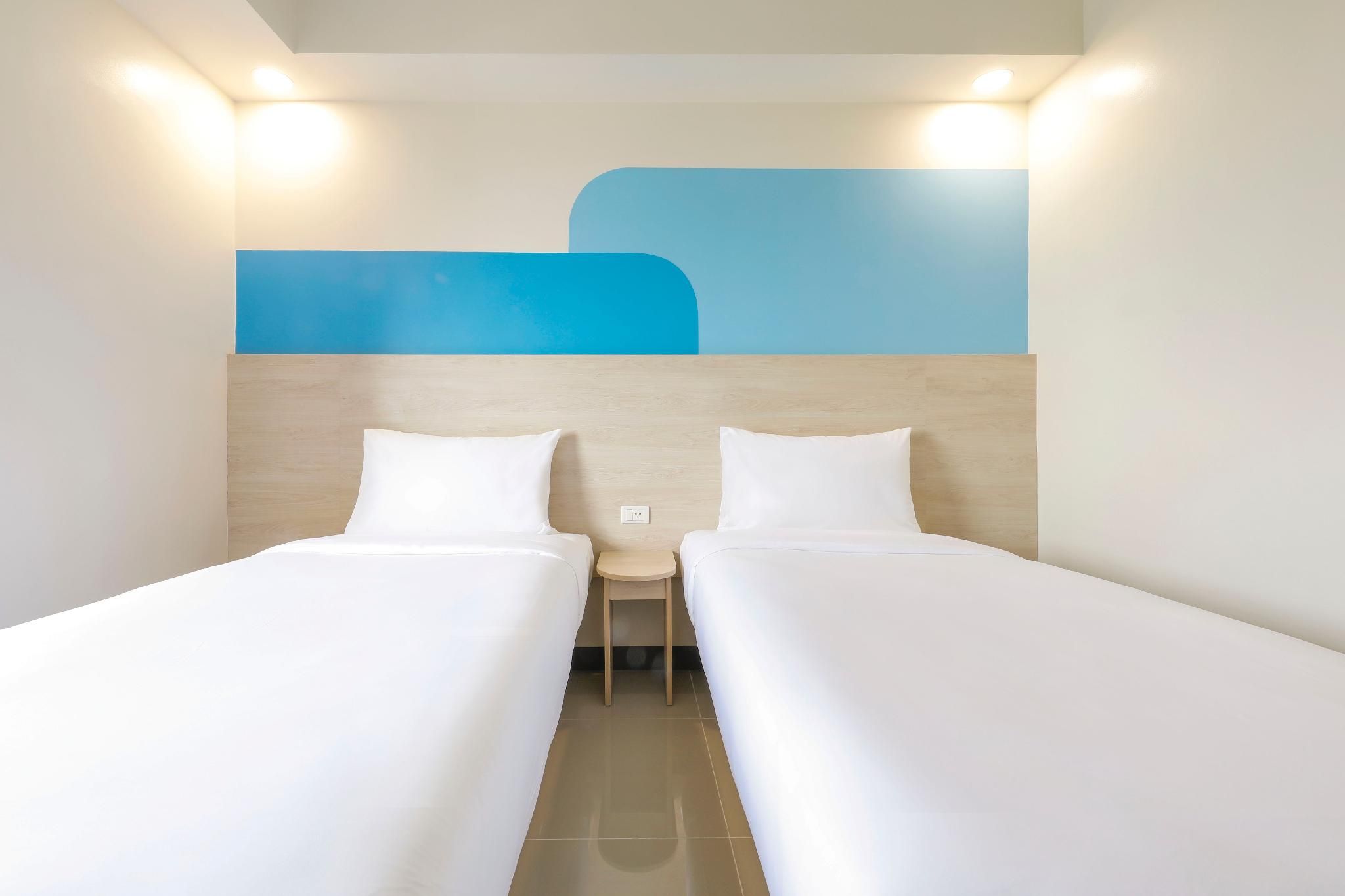 Hop Inn Hotel Iloilo Standard Twin Room 2
