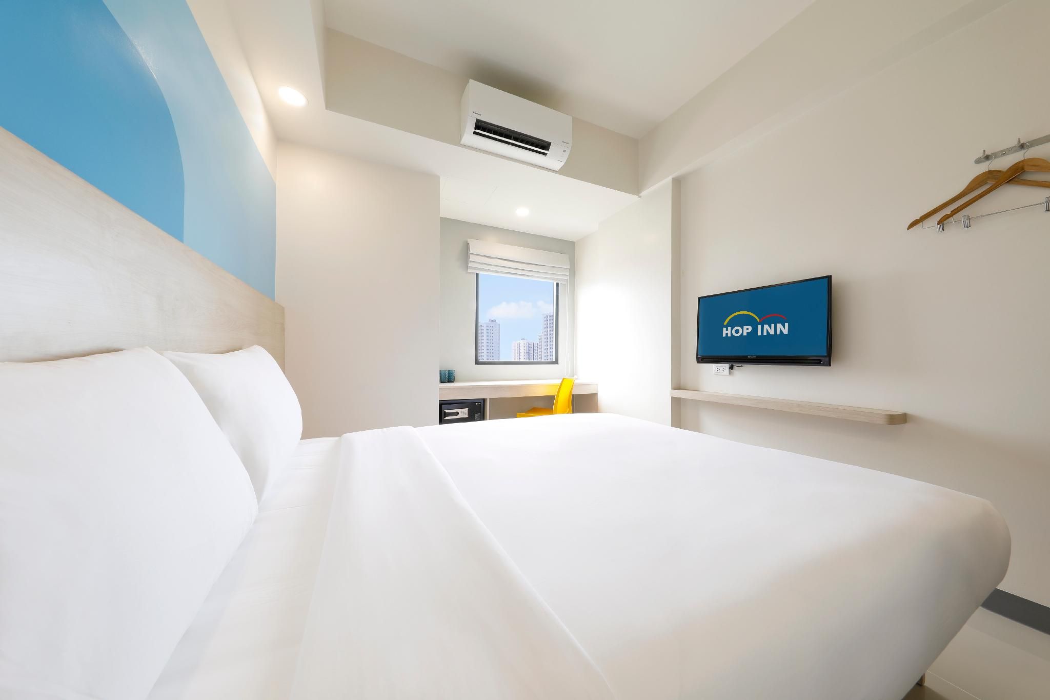 Hop Inn Hotel Iloilo Standard Double Room 2