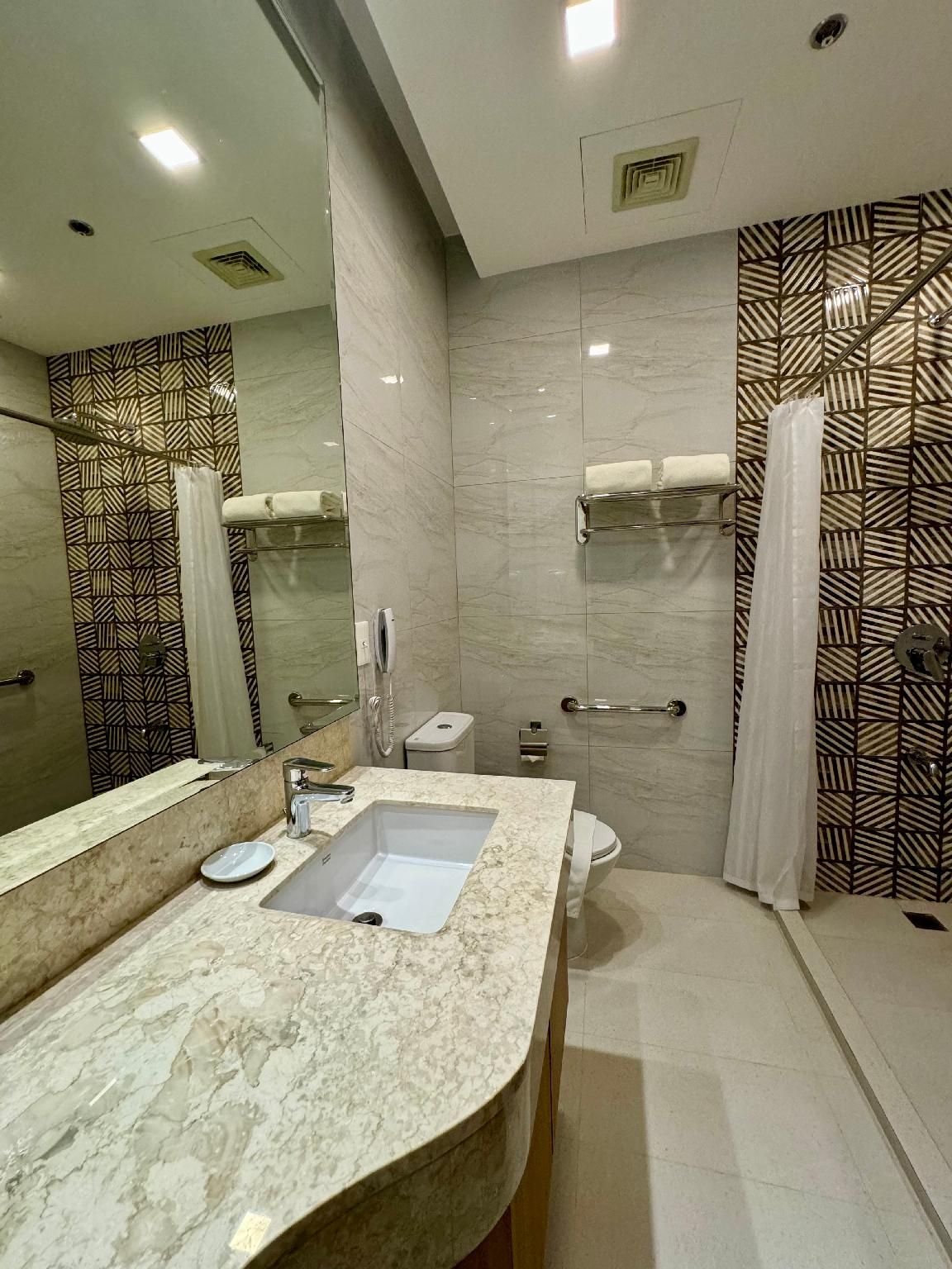 Sam's 21 Hotel Standard Triple 3