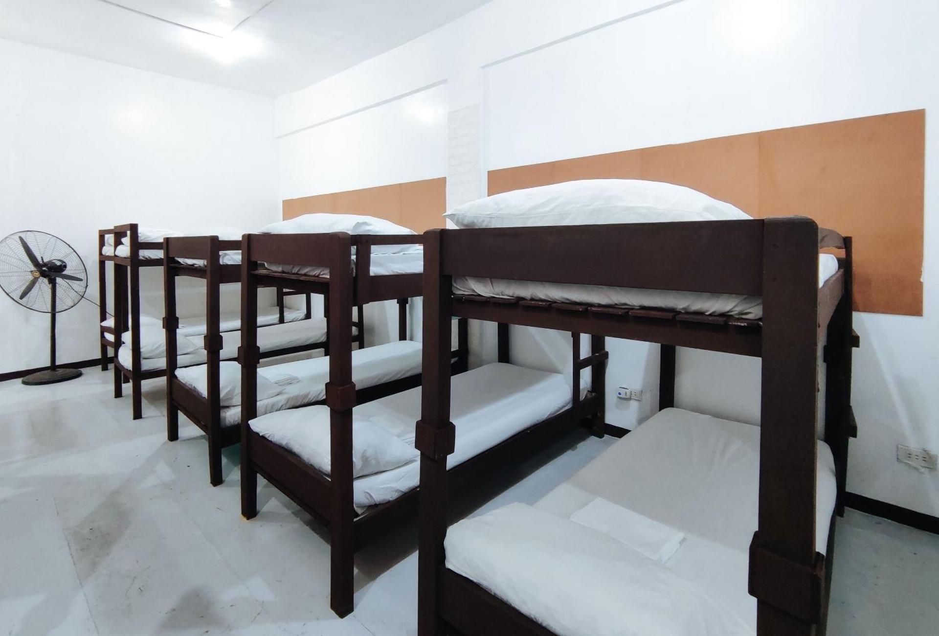 10-Bed Mixed Dormitory Room