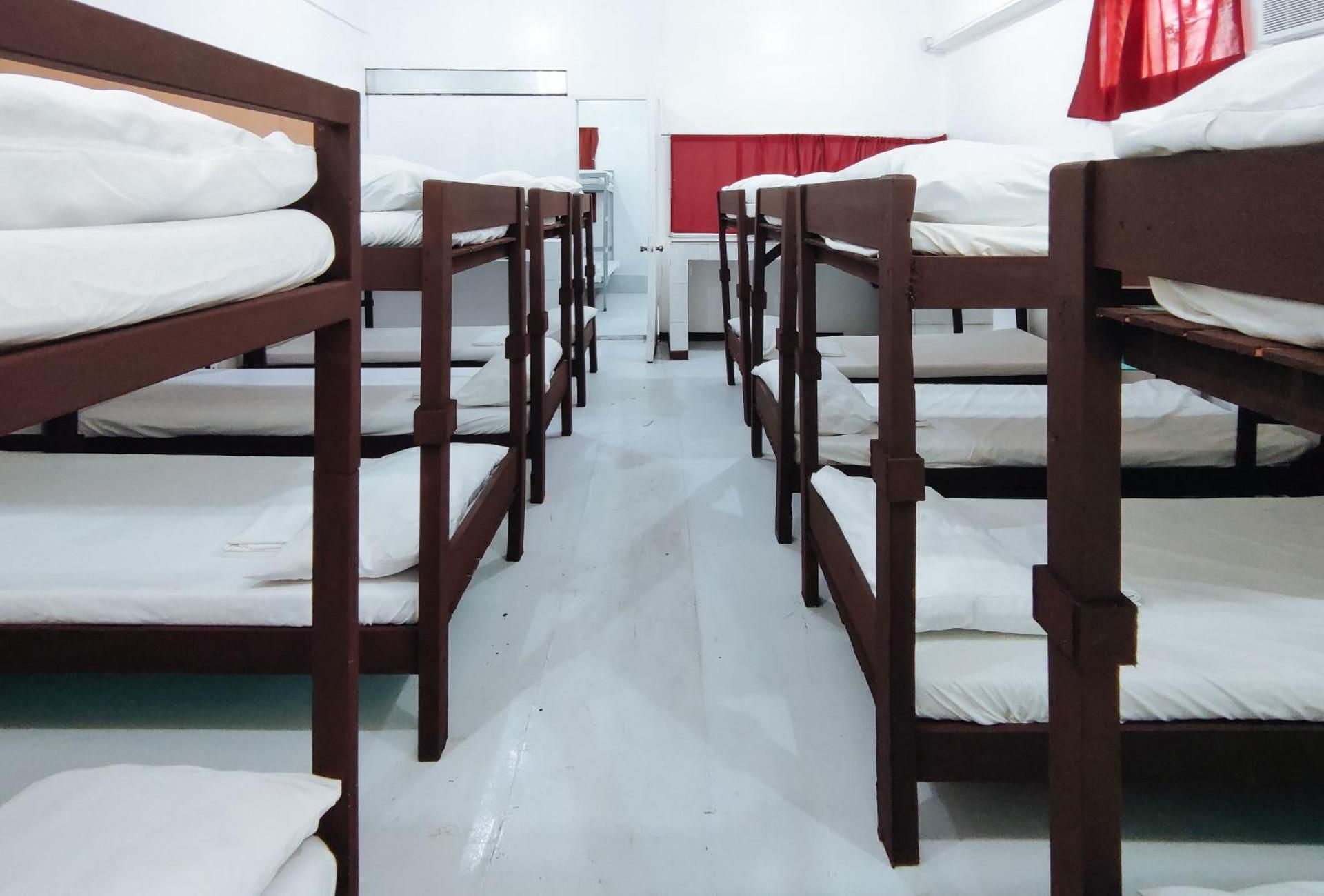 10-Bed Mixed Dormitory Room
