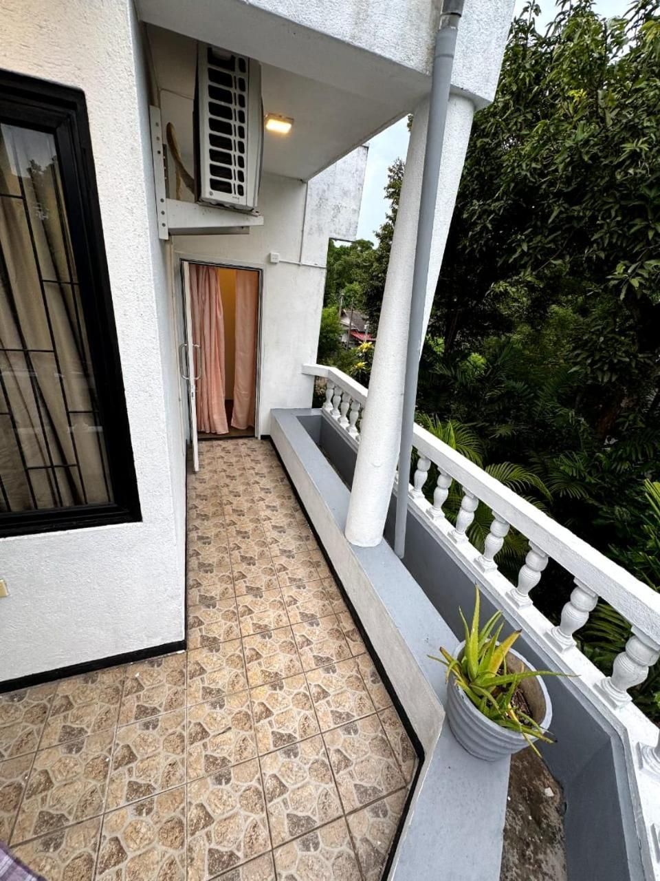 Eden villa colombo Double Room 3