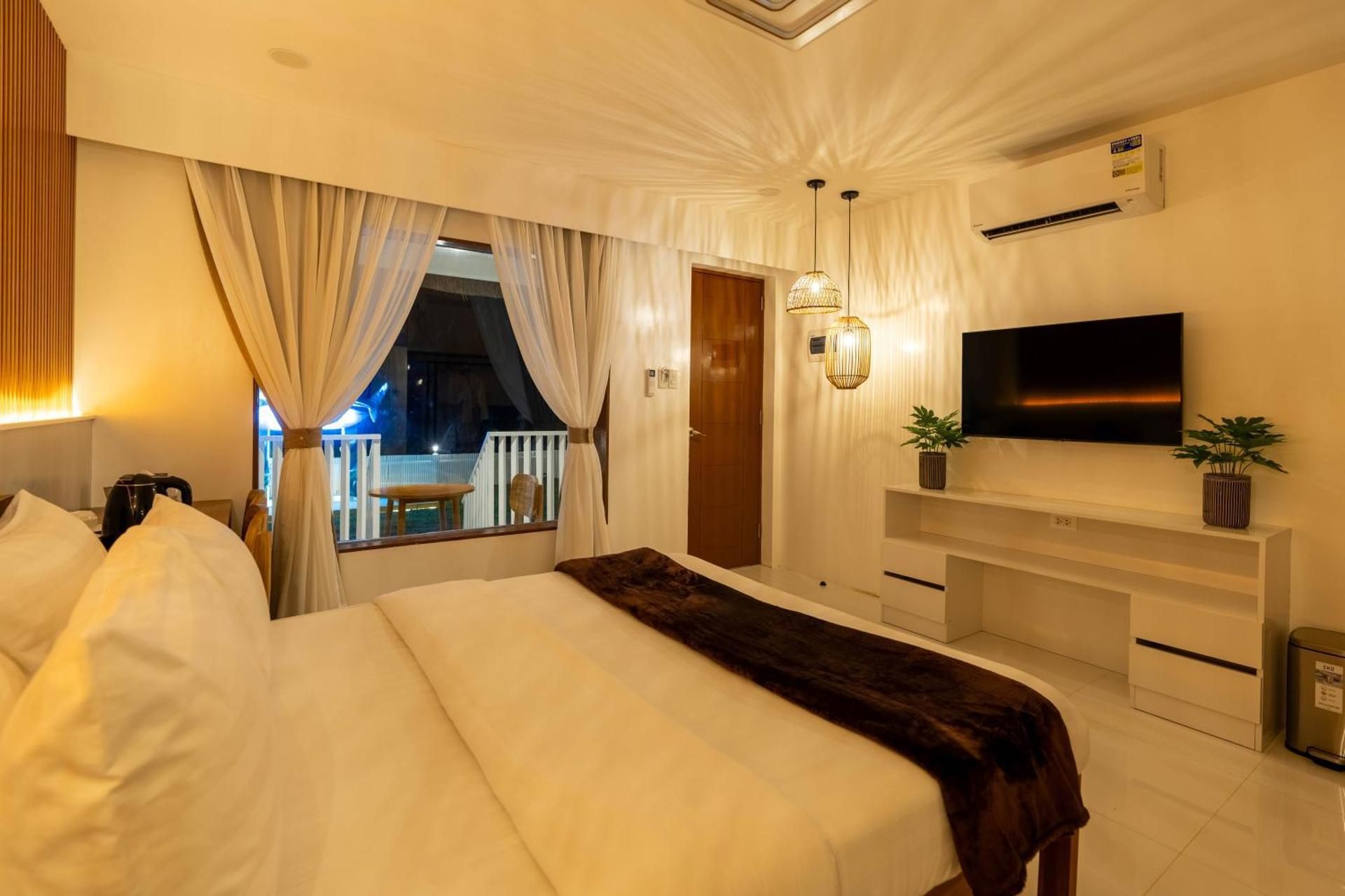 Deluxe Suite with Sea View