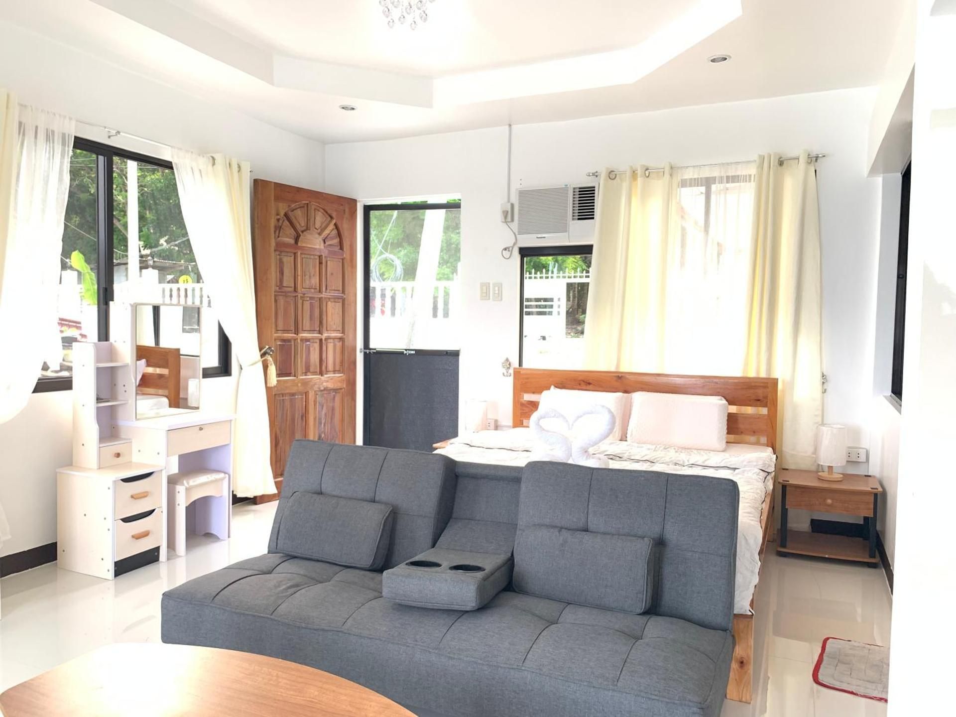 Luna Oslob Travellers Inn Apartment with Sea View 2