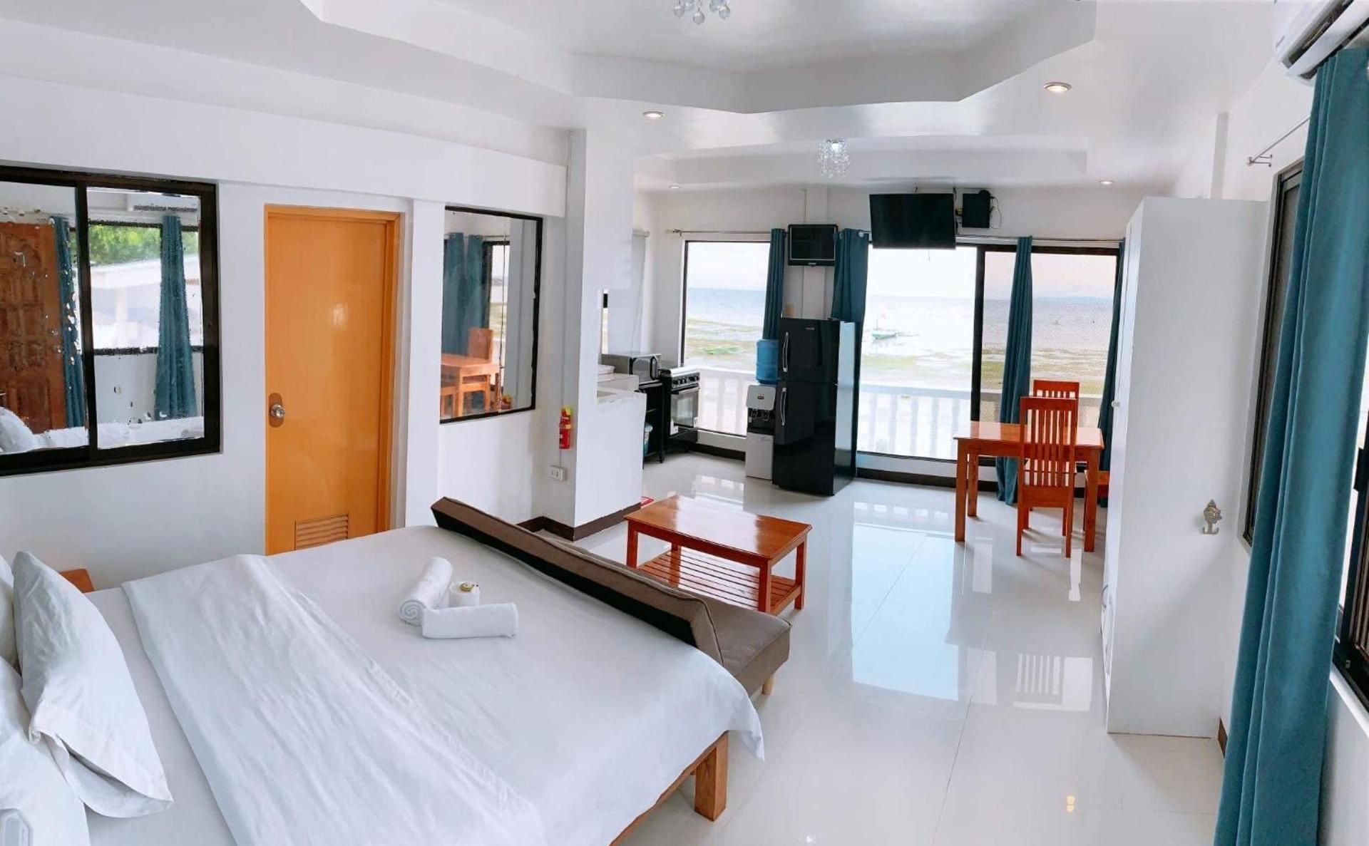 Luna Oslob Travellers Inn Apartment with Sea View