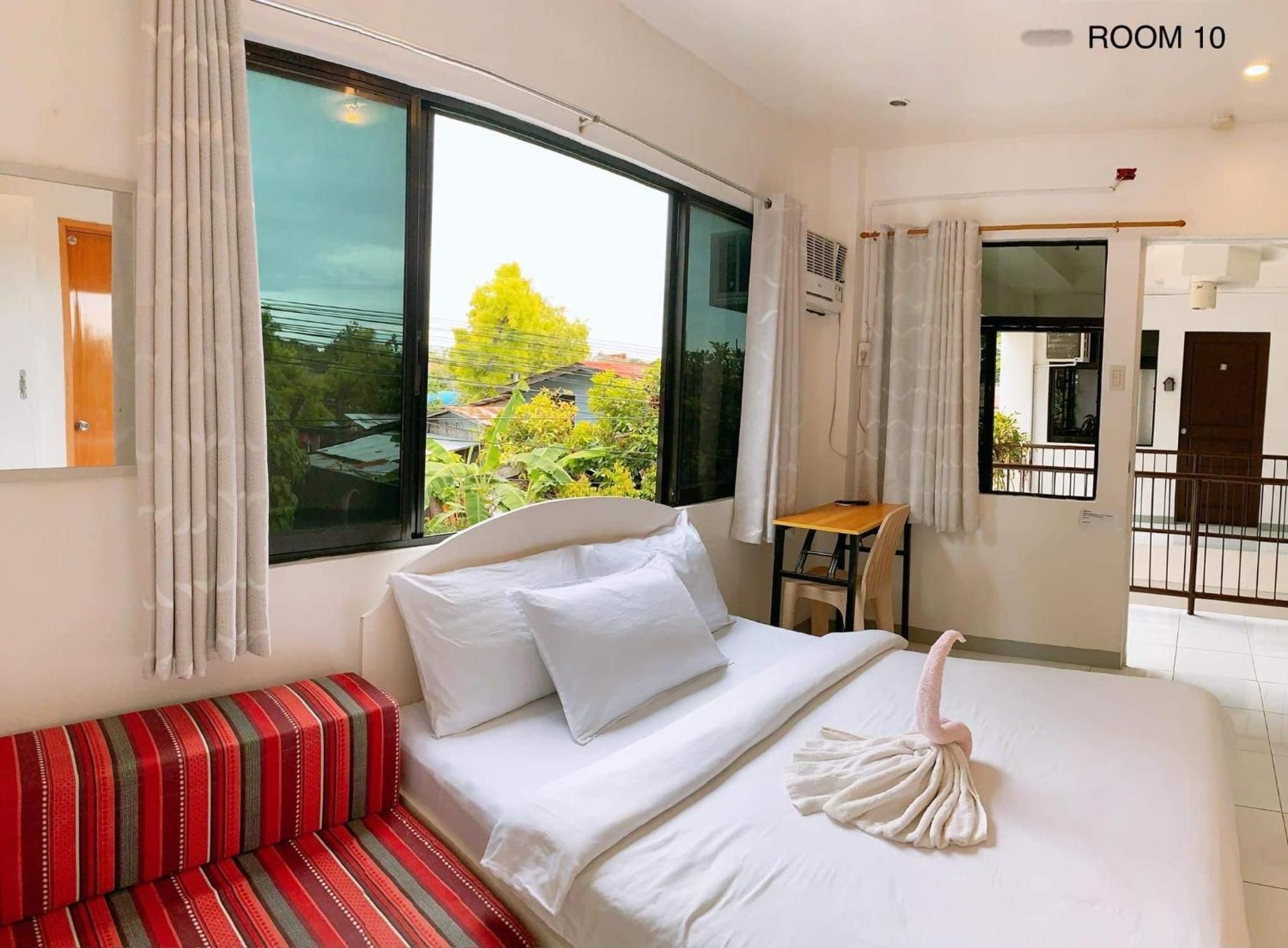 Queen Room with Private Bathroom