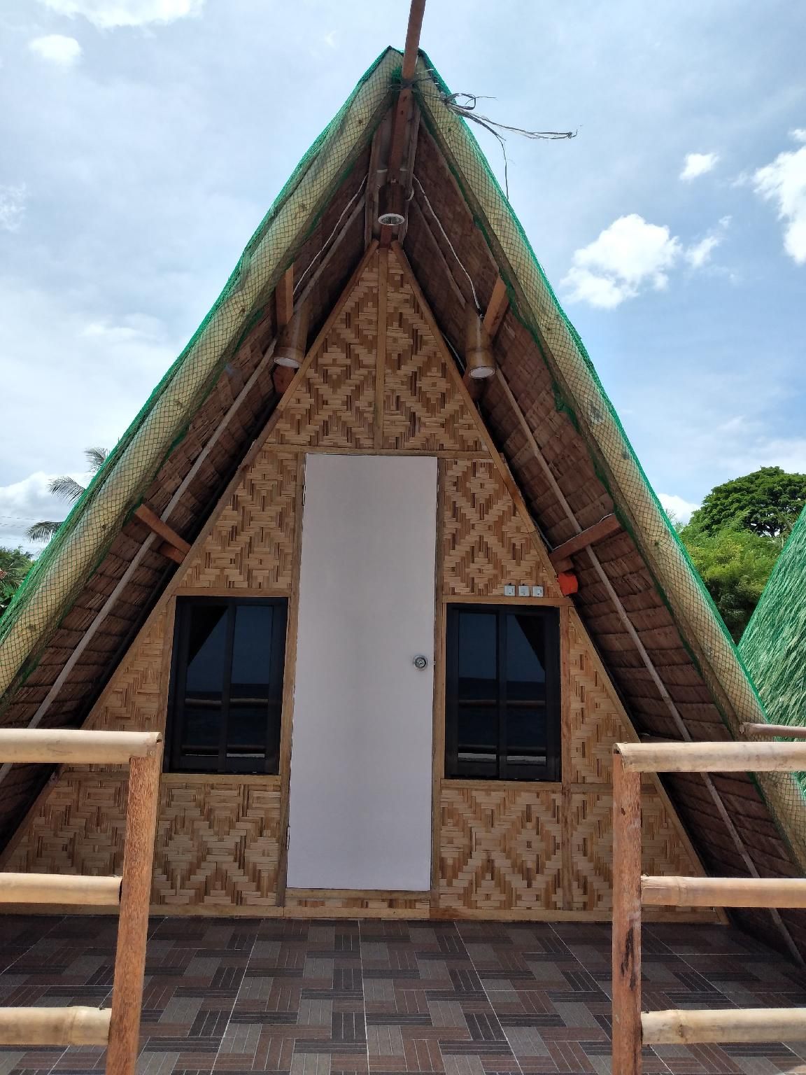 Mosah Villa Oslob Beach Resort