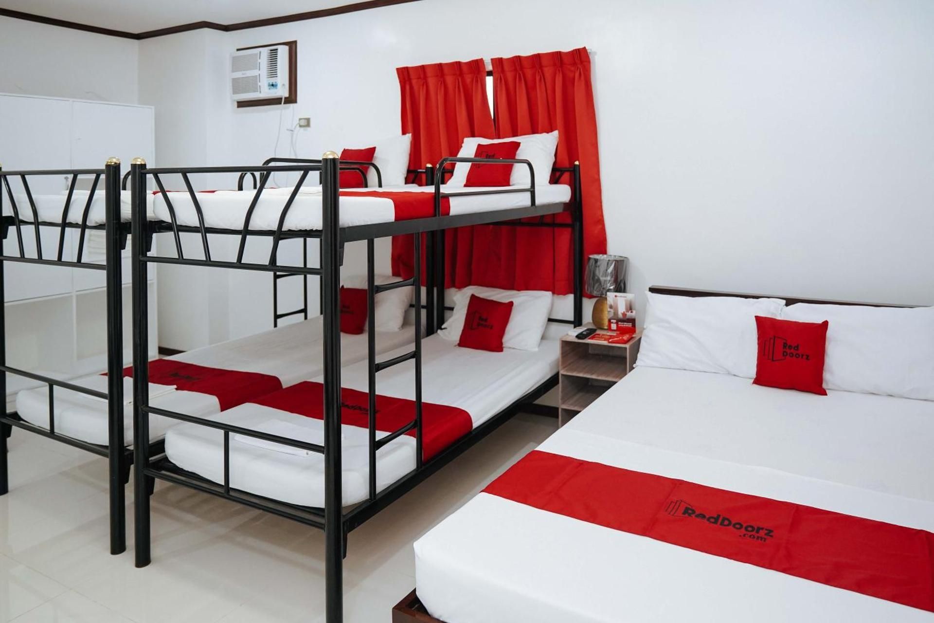 8-Bed Mixed Dormitory Room