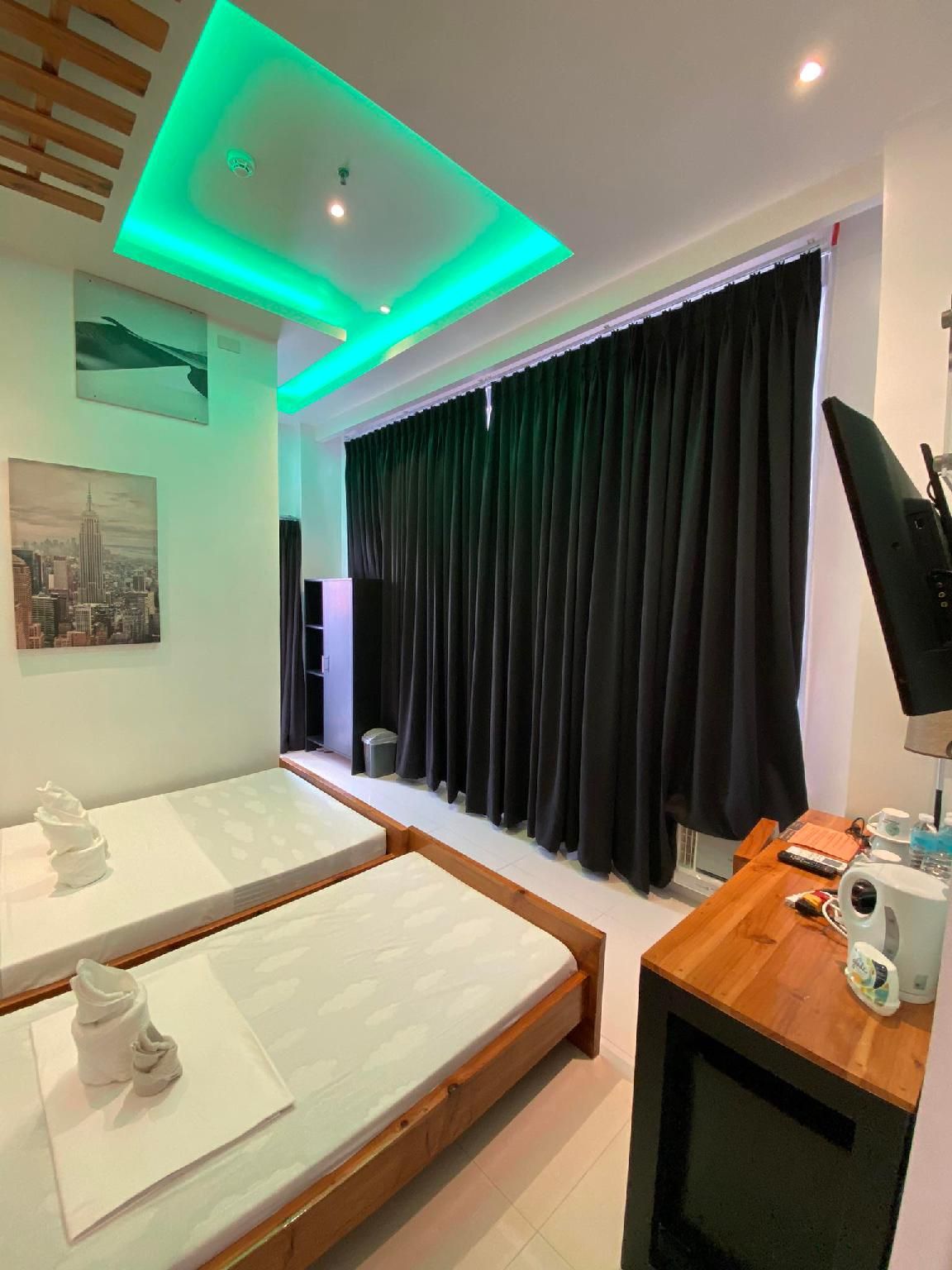 The Marc Vannelli Oslob Triple - 1 Queen 1 Single 2