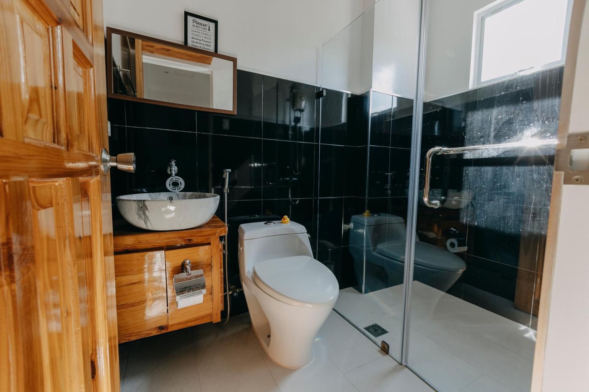 The Marc Vannelli Oslob Deluxe Family Room 3