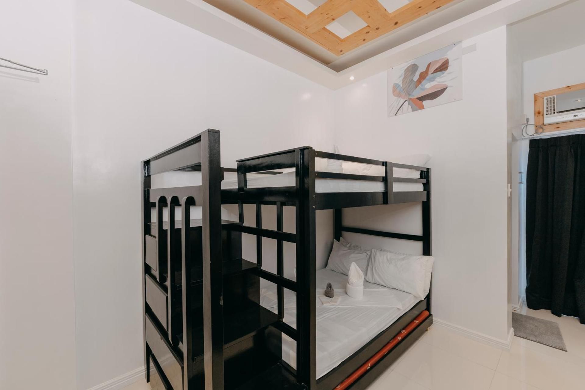 The Marc Vannelli Oslob Deluxe Family Room 2