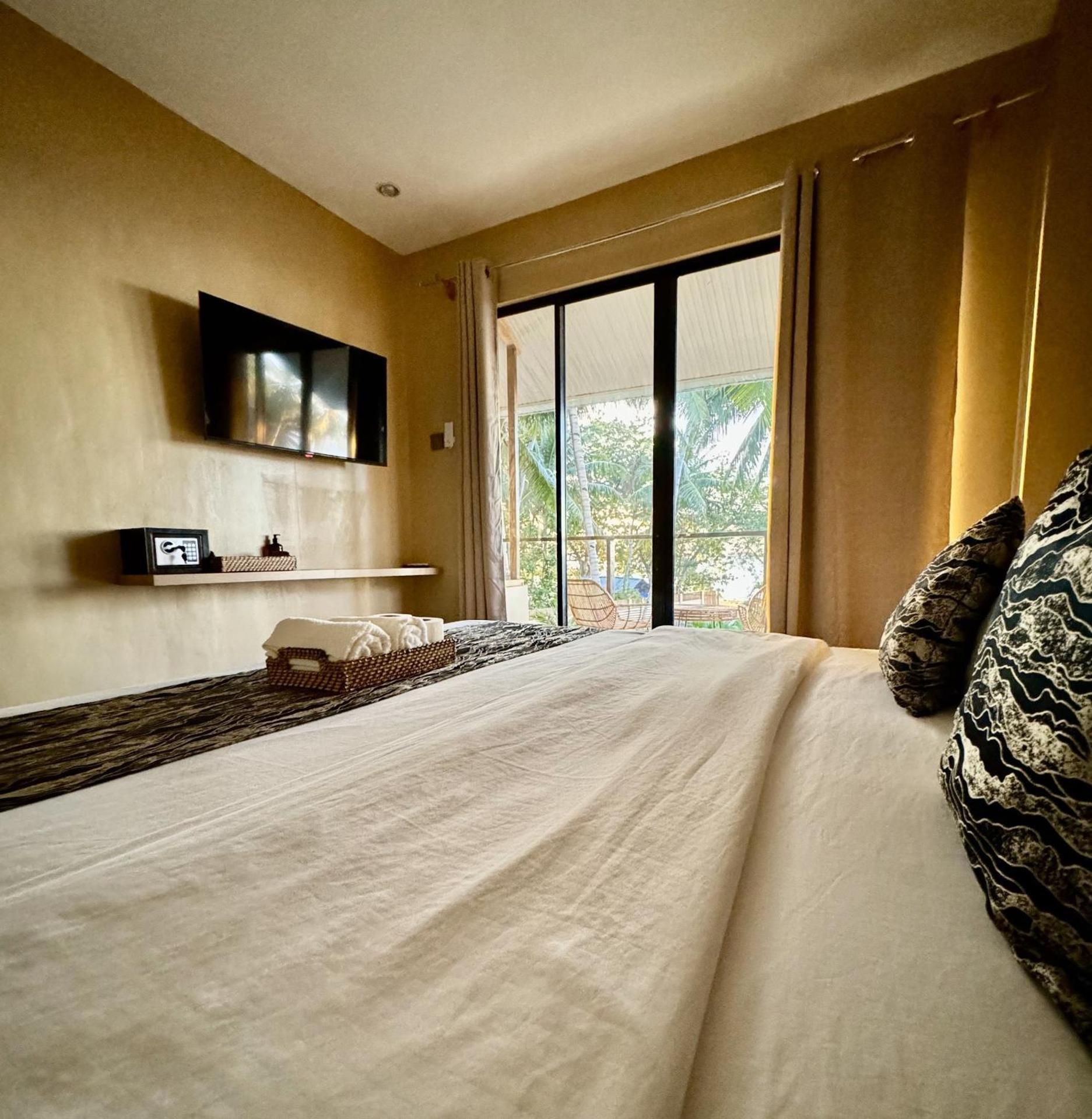 Deluxe Suite with Sea View